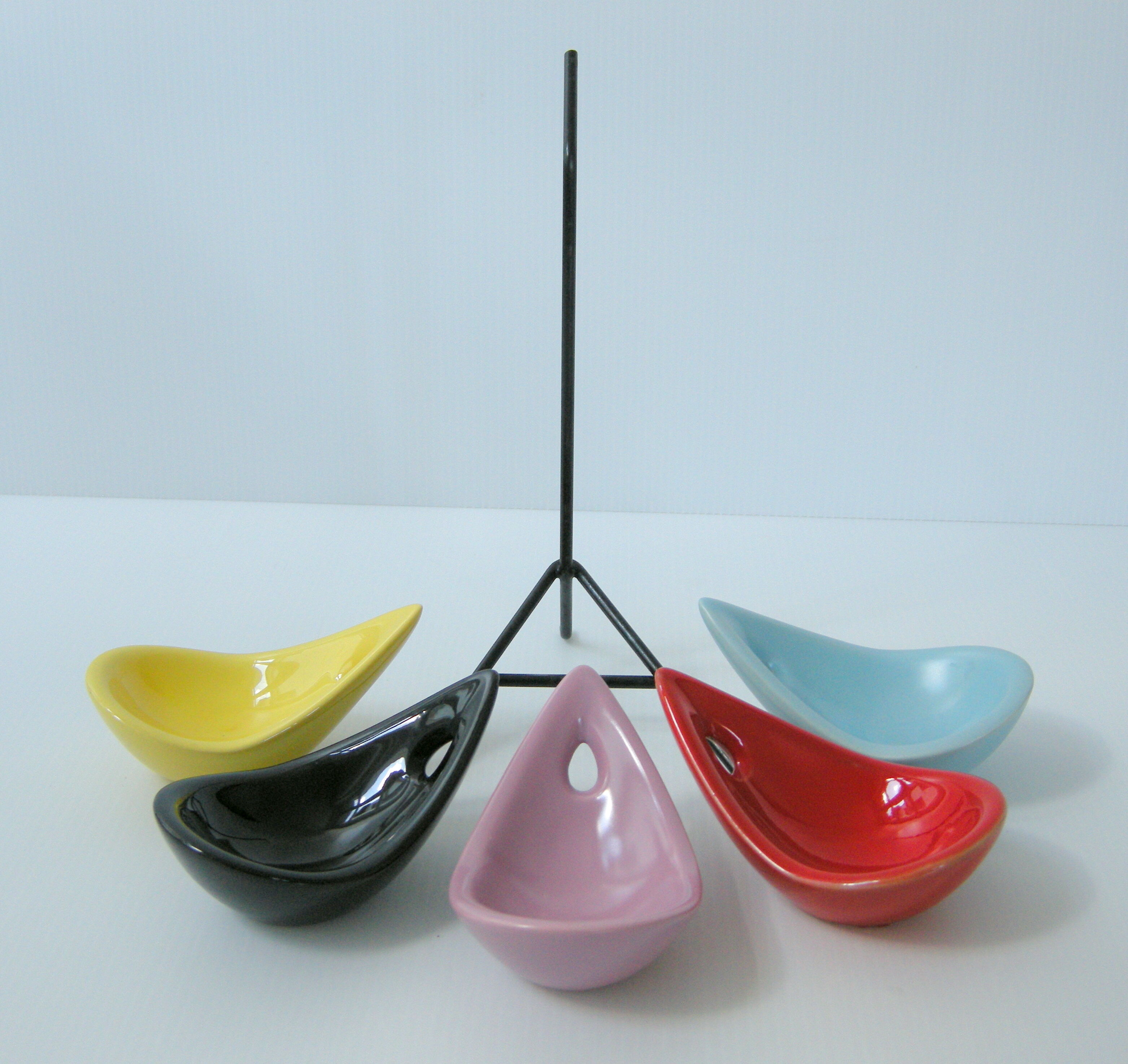 Vintage ashtray 1950 ceramic tripod