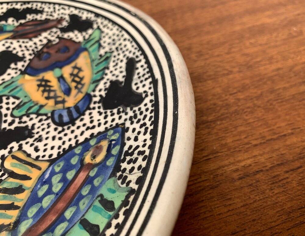 Vintage wall plate in hand-painted ceramic, 1970s.