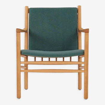 Armchair design J147 by Erik Ole Jørgensen of Tarm Stole & Møbelfabrik.