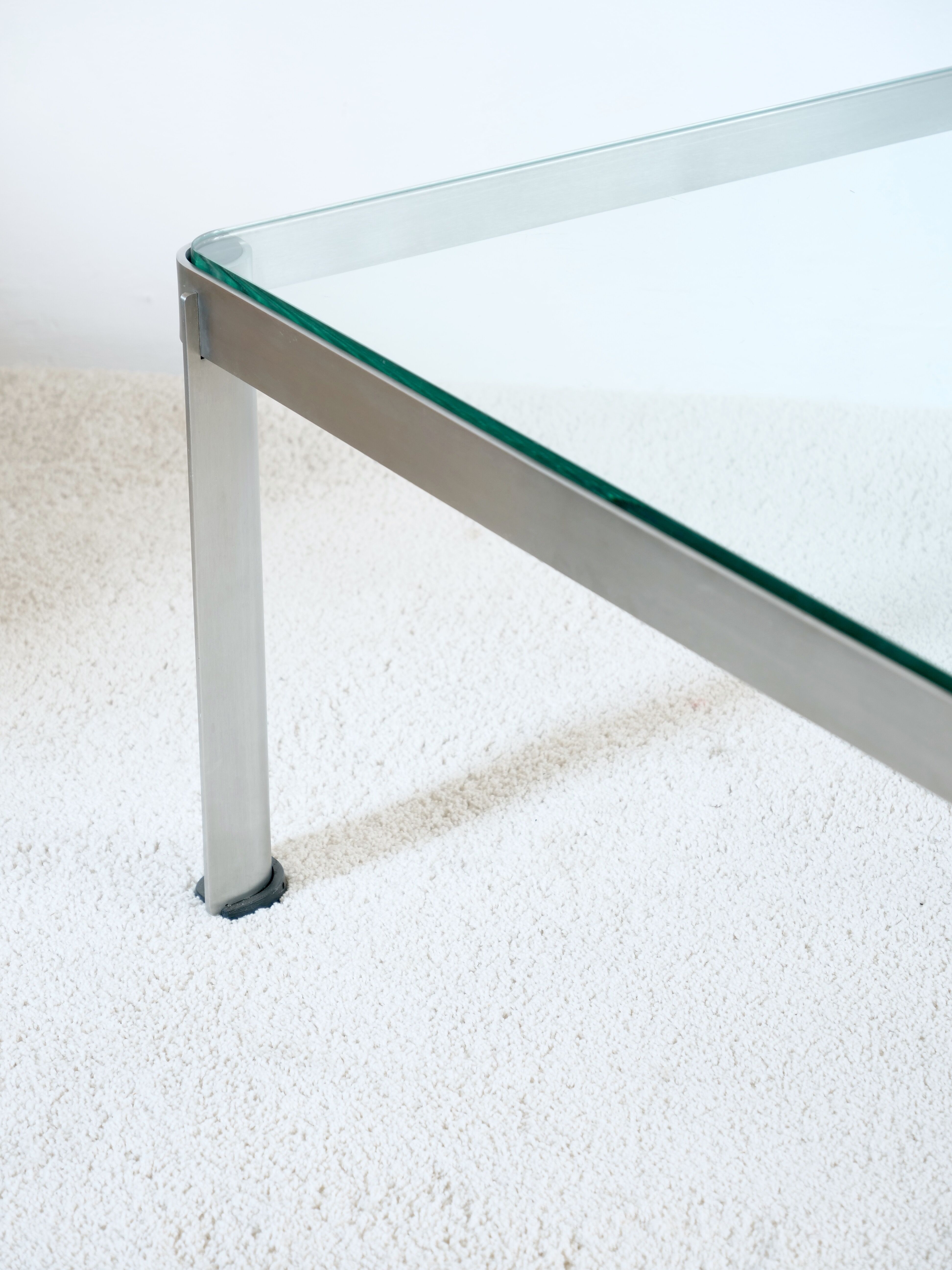 Coffee table model t113 by Osvaldo Borsani for Tecno 1975