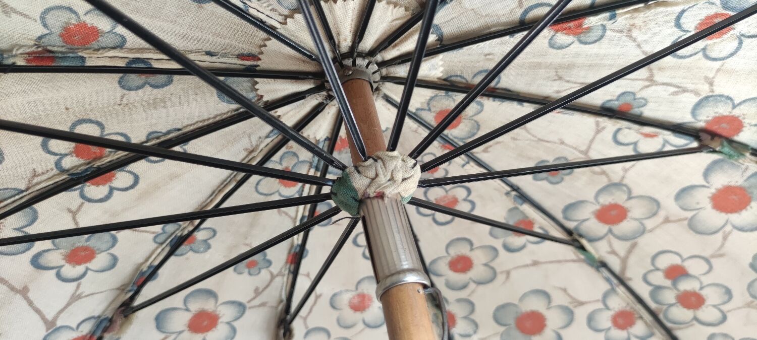 Vintage cotton canvas umbrella with floral pattern