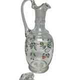 Carafe en verre émaillé à décor de fleurs, vers 1900