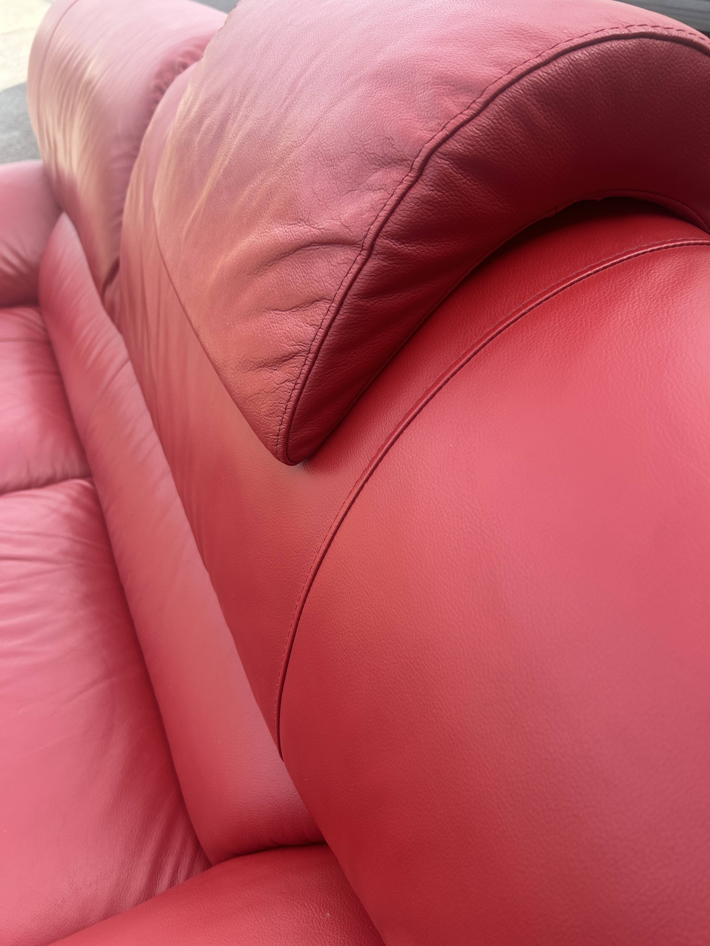 Three-seater red full-grain leather sofa – Vintage Italian design from the years.