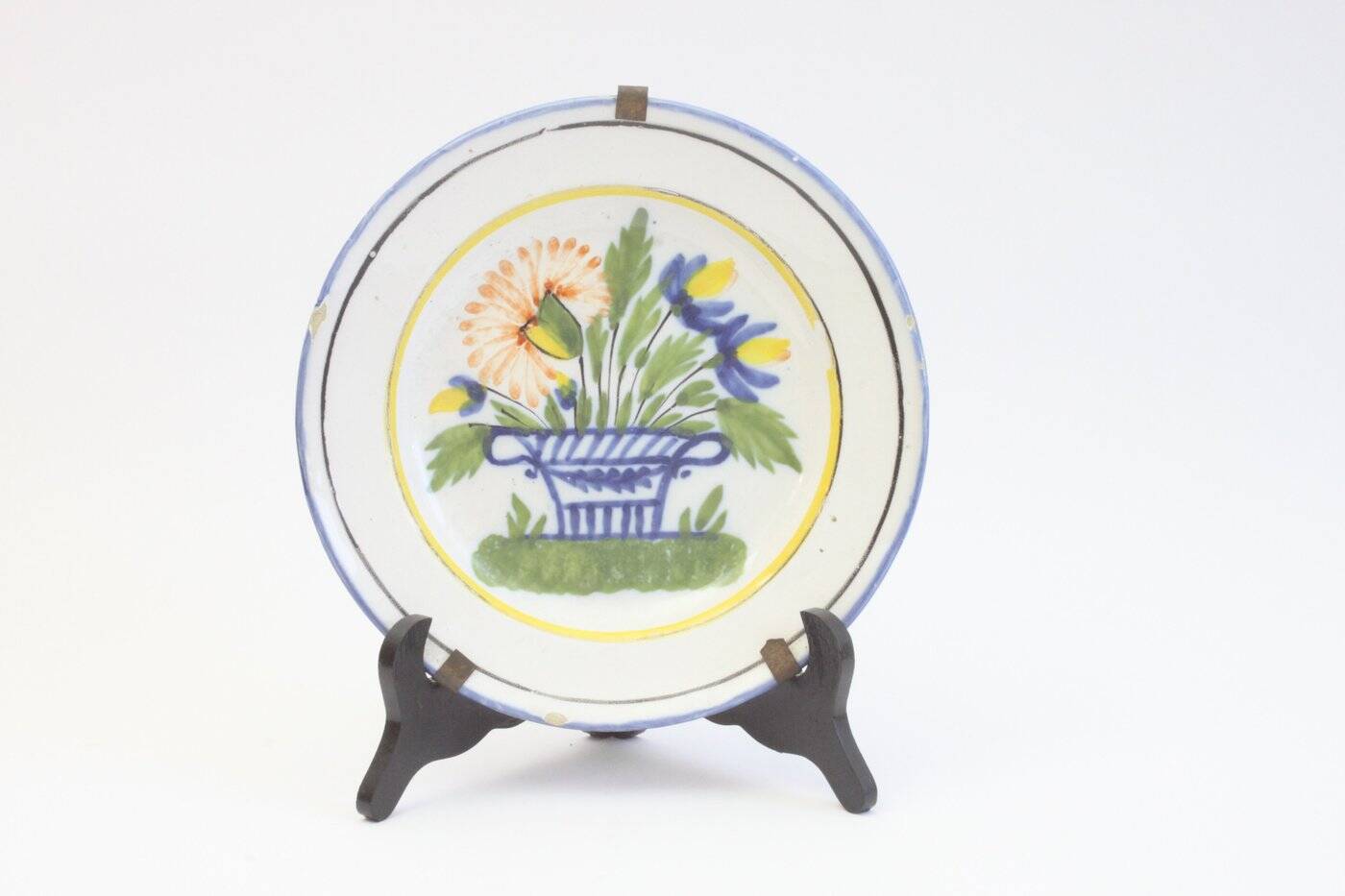 Antique plate in faience, 19th