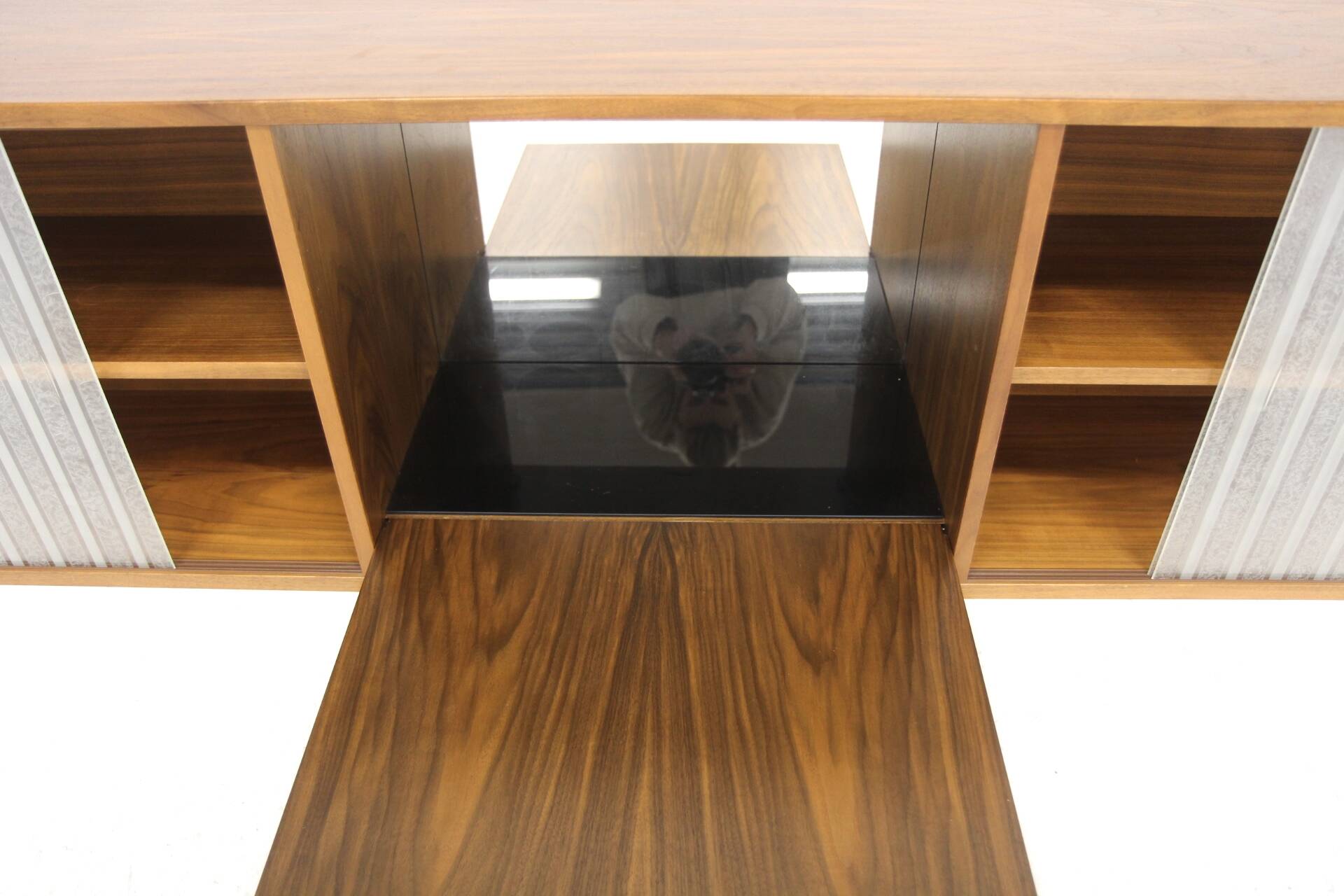 Console murale scandinave en noyer, Suède, 1960