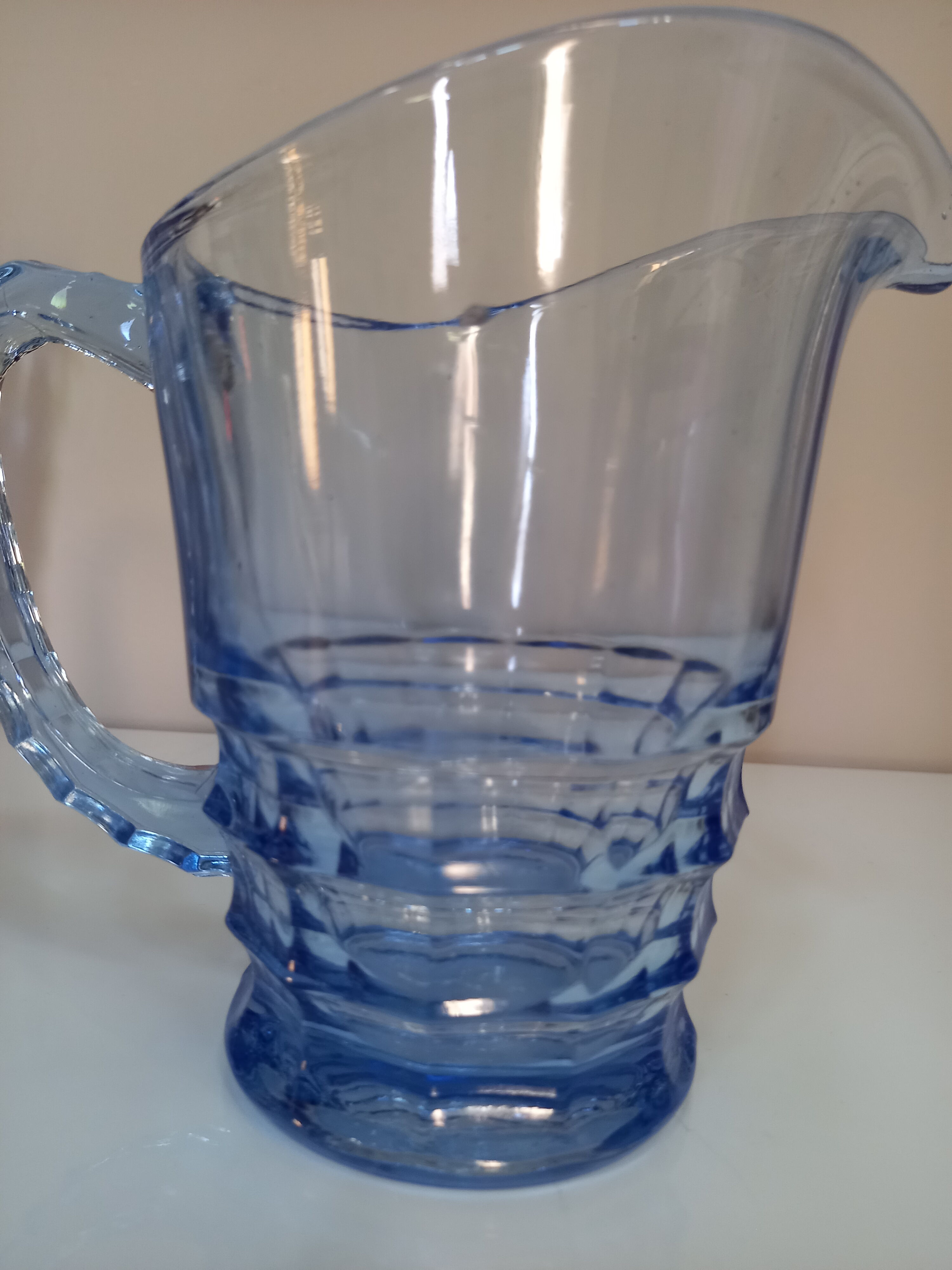 Set pitcher and its 6 glasses