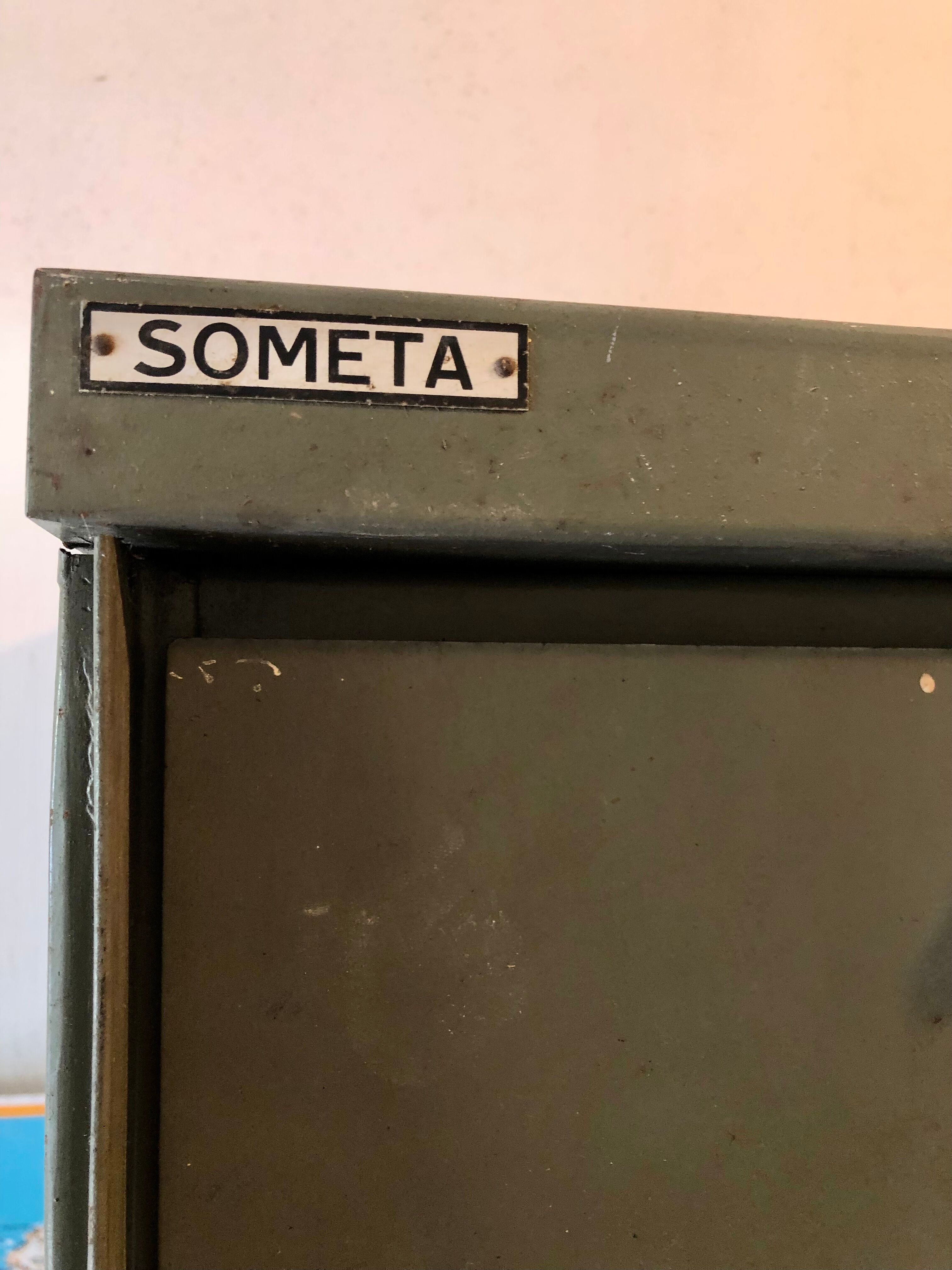 Industrial locker cabinet with valves