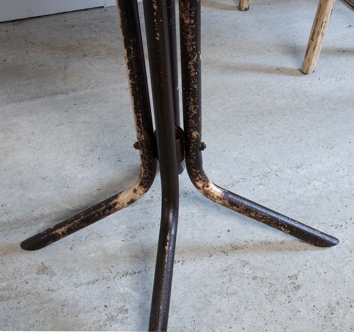 Metal bistro table Tolix circa 1950