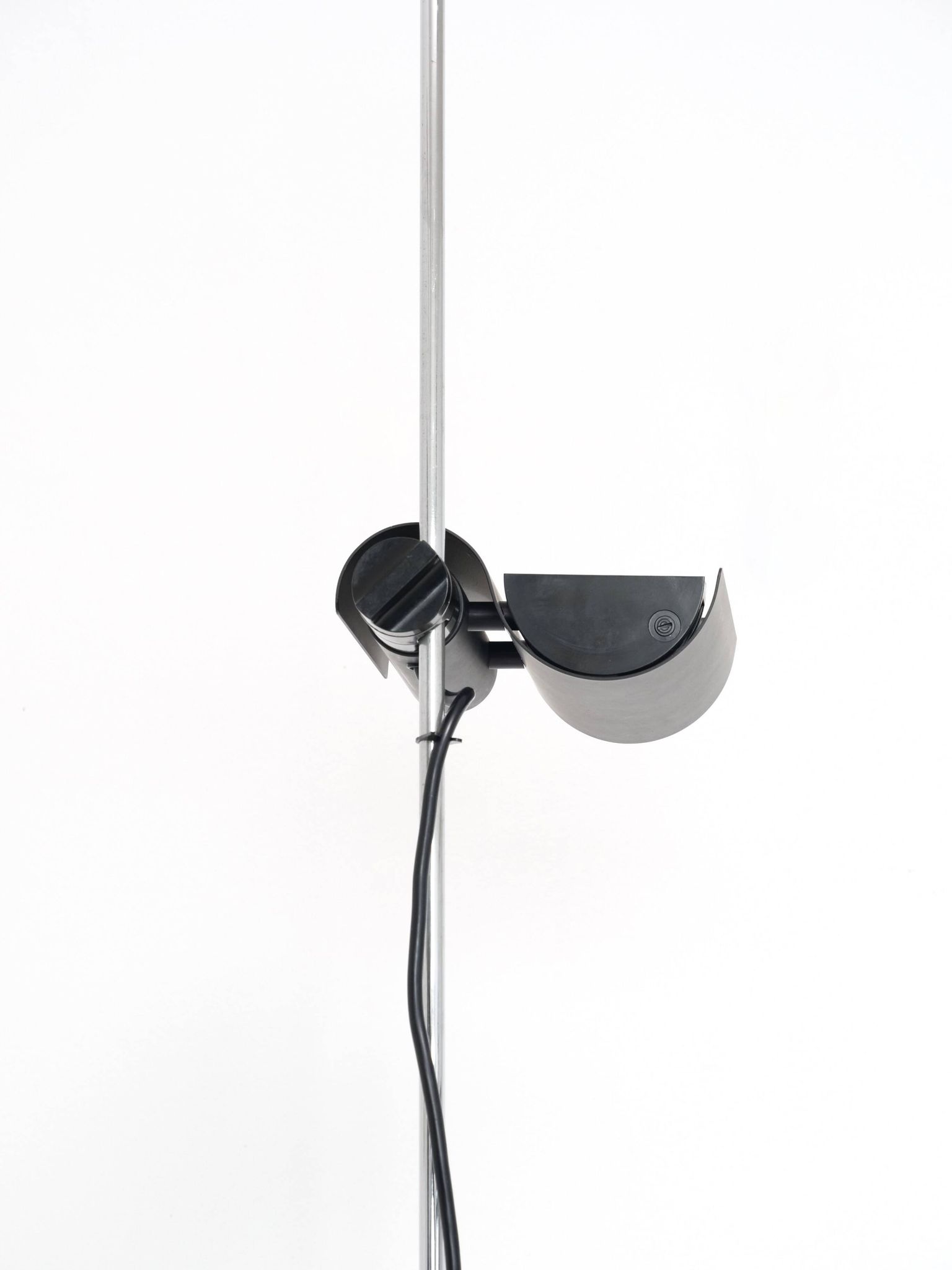 Lampadaire Oluce modèle DIM 333 de Vico Magistretti
