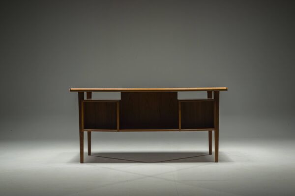 Bureau danois en teck par Peter Lovig Nielsen pour Hedensted Mobelfabrik, 1964