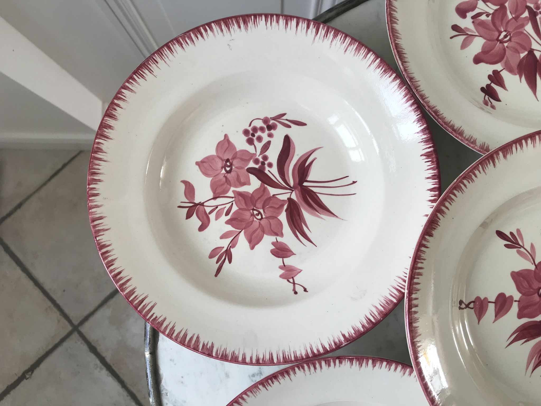 lot de 6 assiettes creuses Longchamp roses années 30-40