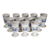 12 mazagrans vintage en faïence, décor fleuri bleu.