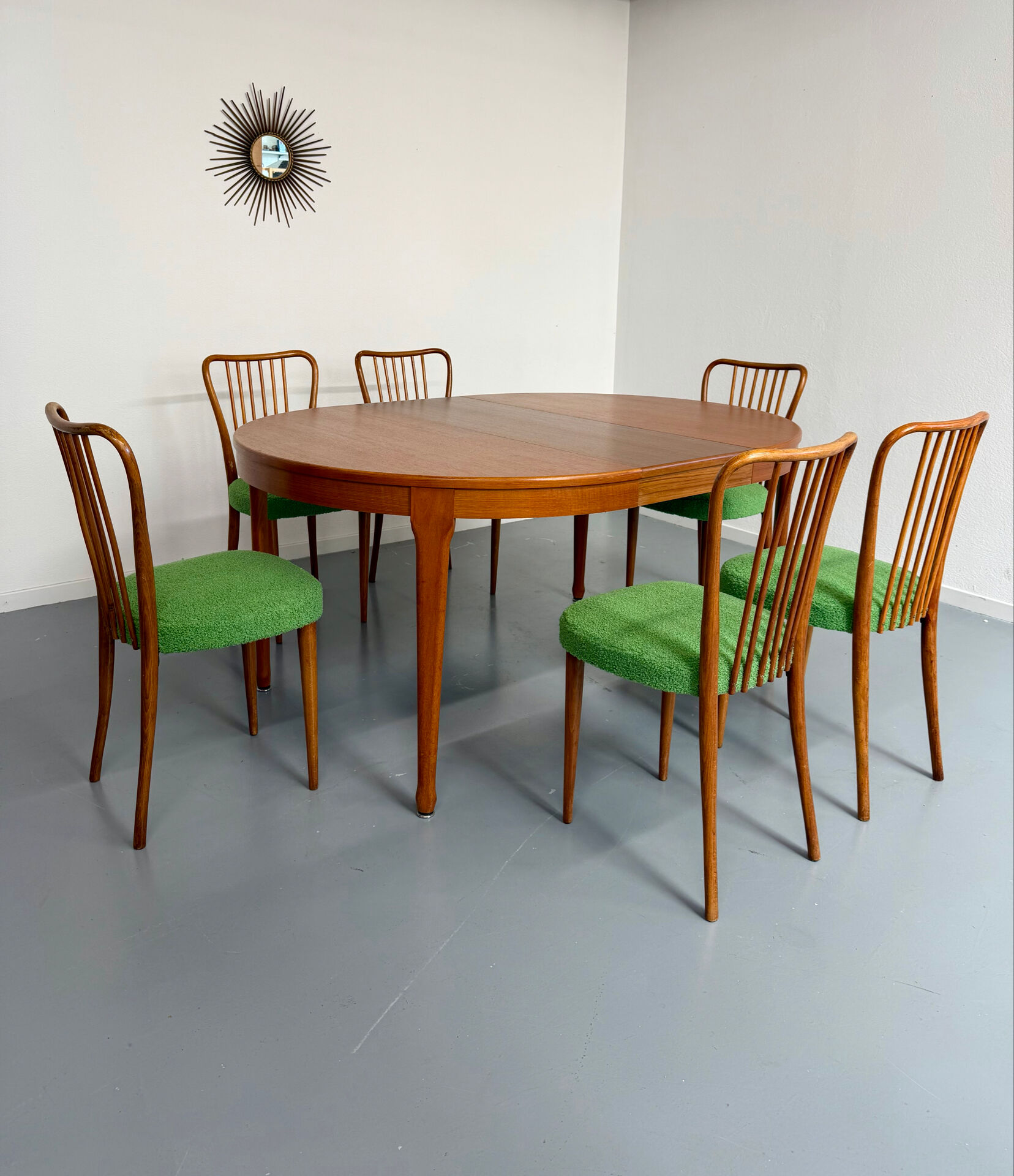 Extendable round teak table French design TV furniture Paris 1960
