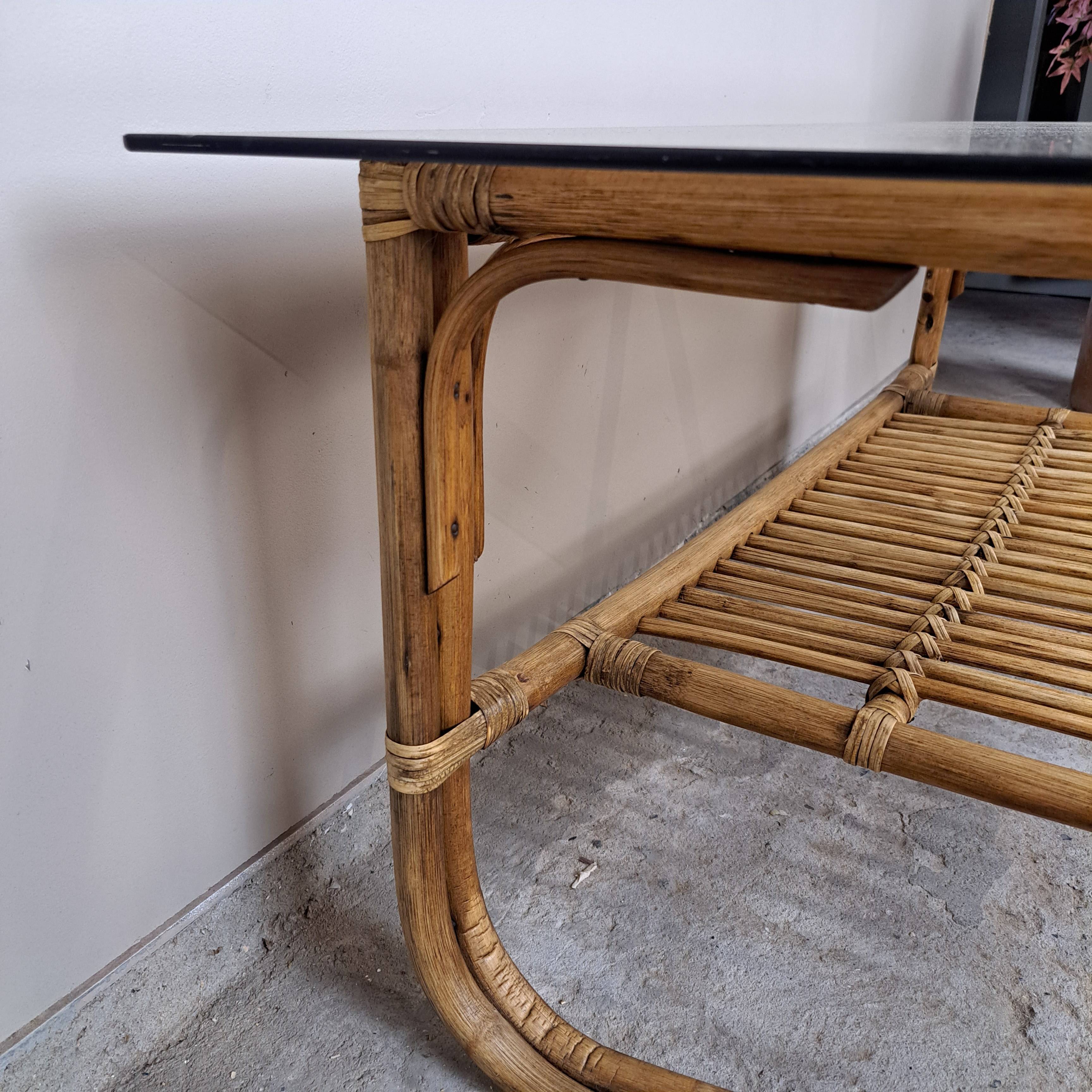 Table basse en rotin