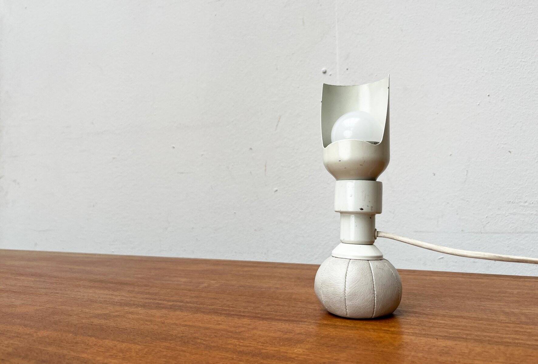 Italian table lamp model 600/P from the mid-century space by Gino Sarfatti for Arteluce, 1960s.