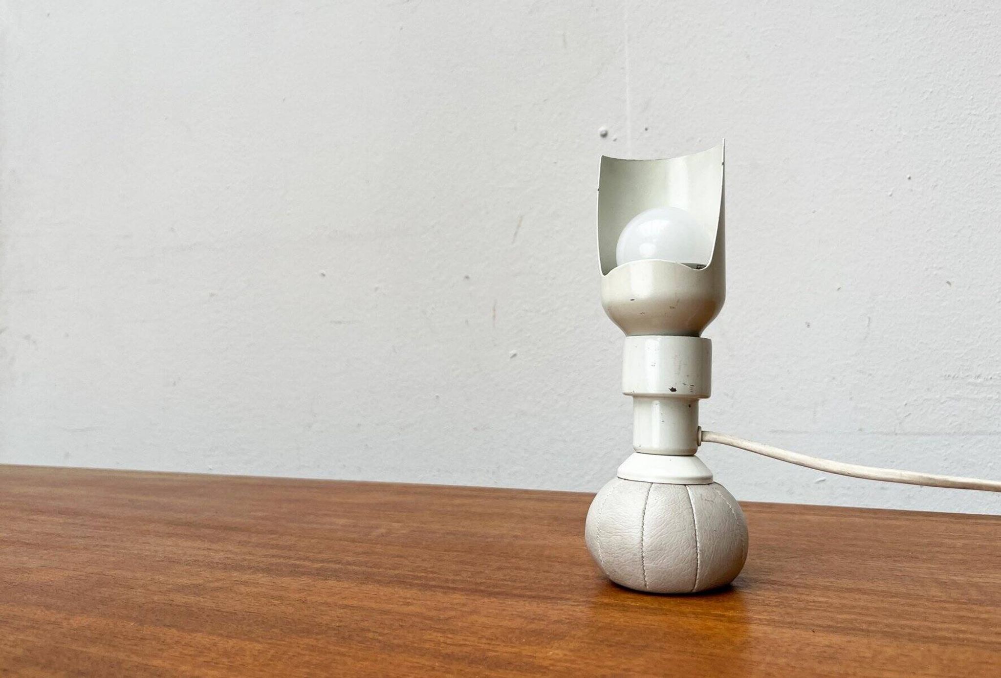 Italian table lamp model 600/P from the mid-century space by Gino Sarfatti for Arteluce, 1960s.