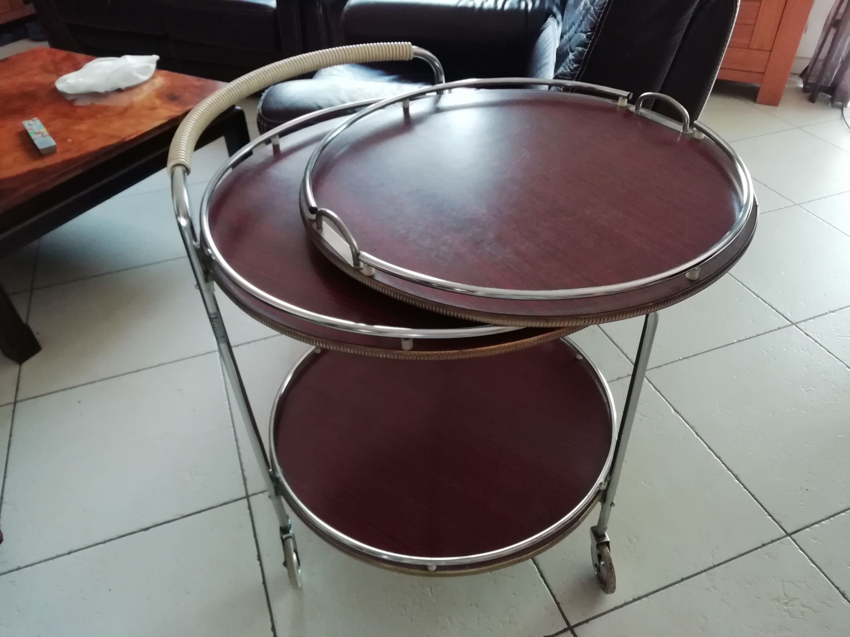 Vintage round dessert with its branded serving tray Torck