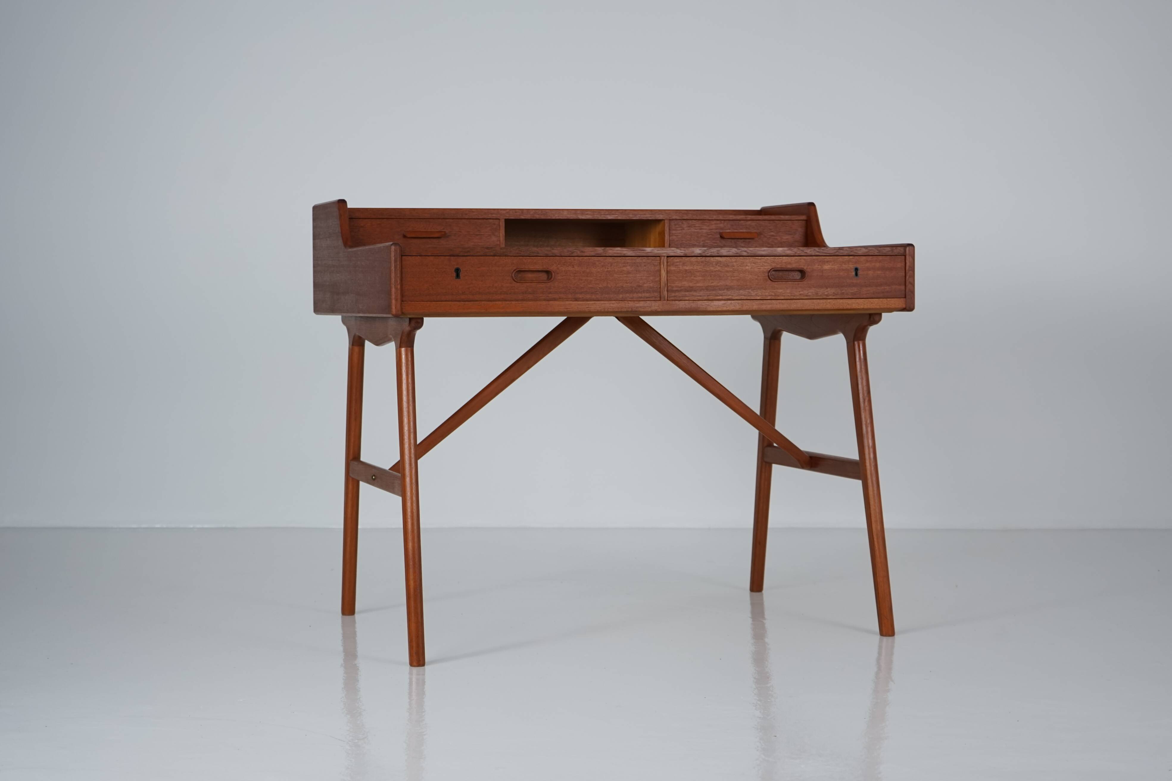 Danish teak desk, Model 64, by Arne Wahl Iversen for Vinde Møbelfabrik, 196