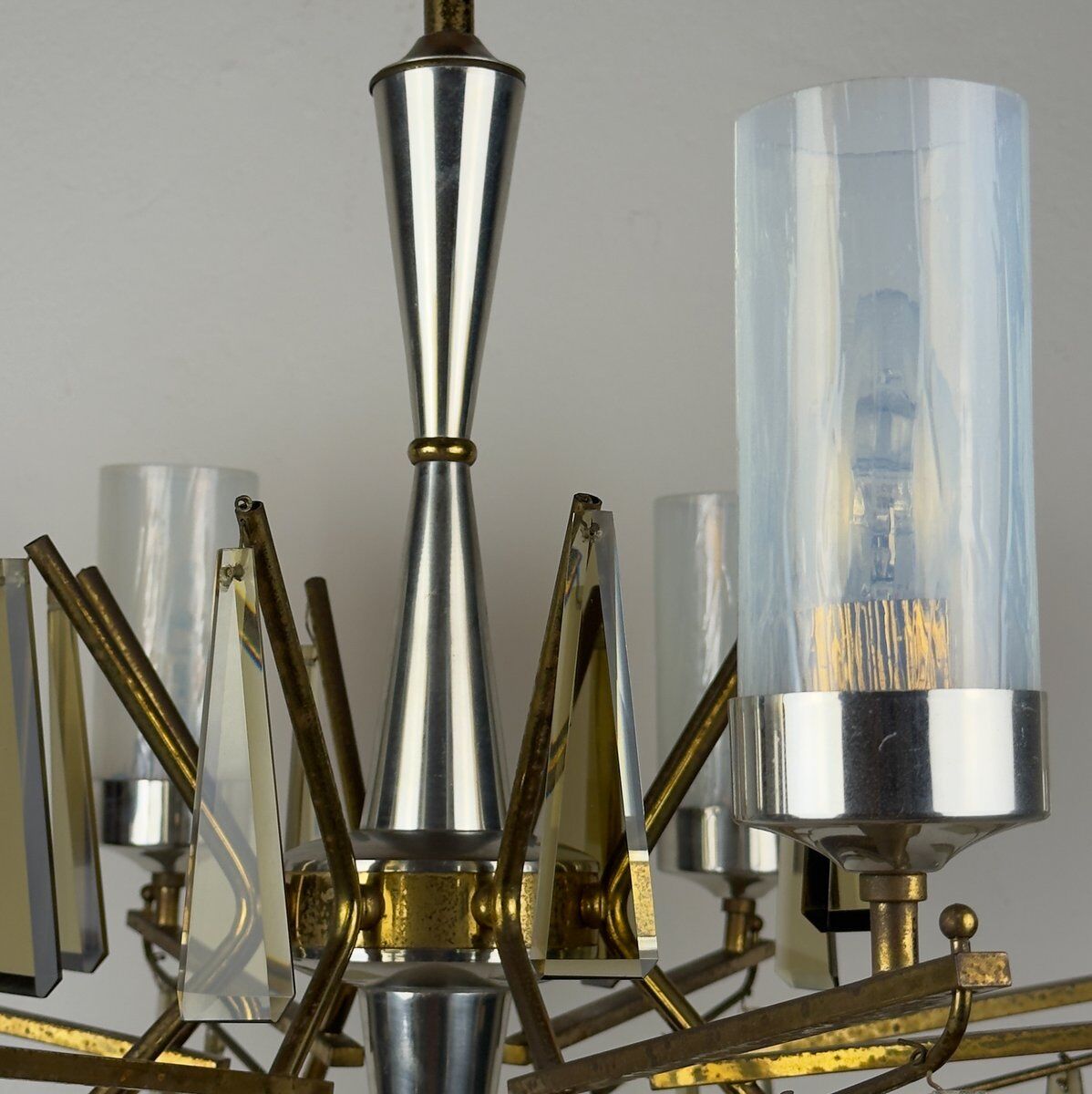 Large mid-century Italian sculptural chandelier in brass and glass, Italy, 1950s