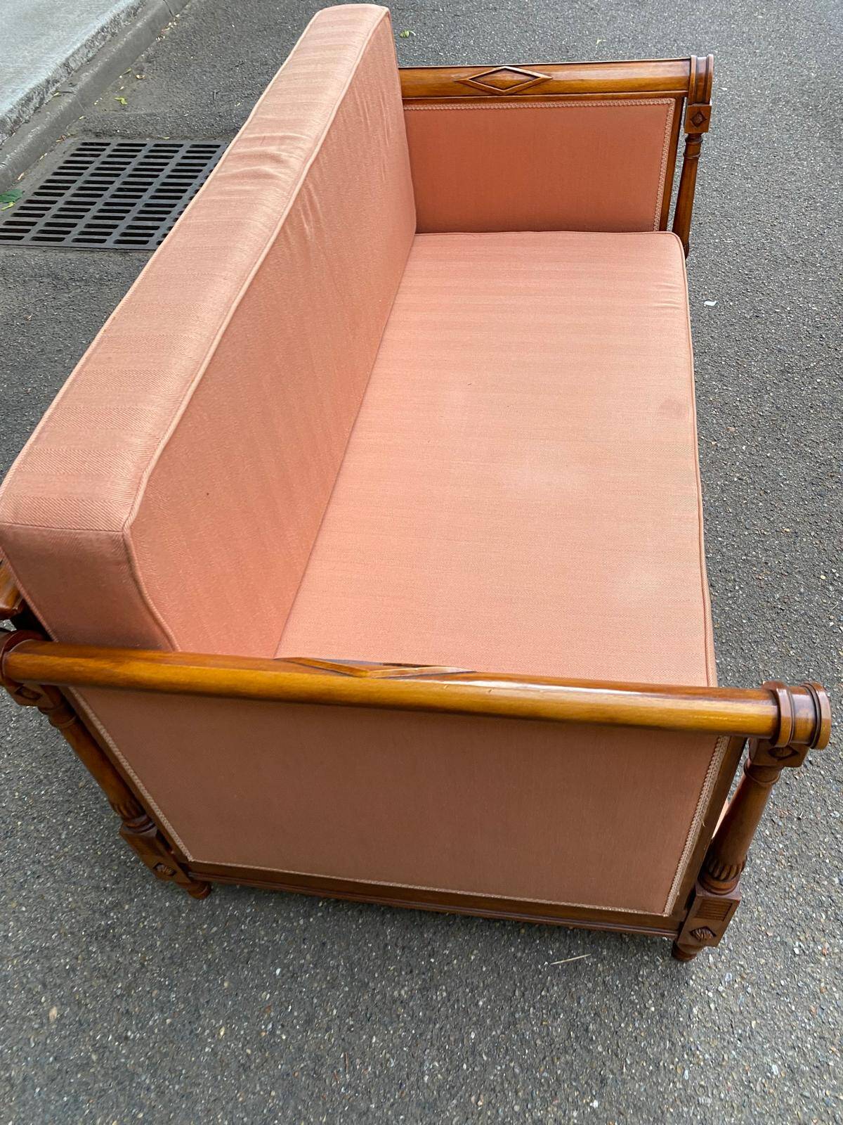Louis XVI style directoire basket canapé in solid wood and fabric.