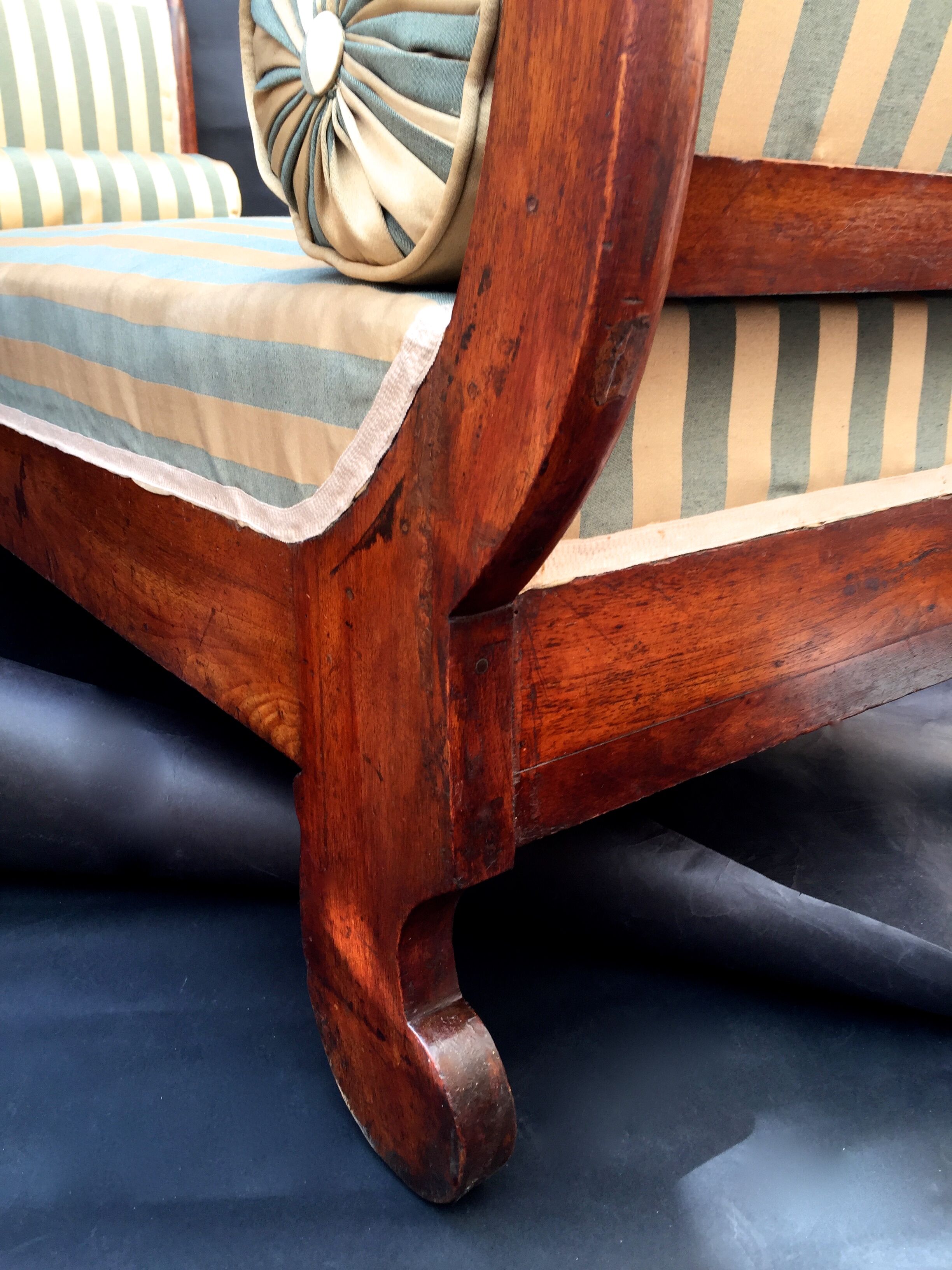 Walnut recamier bench Napoleon III daybed mid-nineteenth century