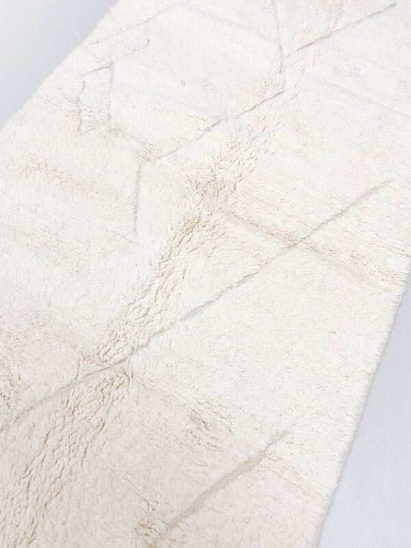 Tapis berbère marocain beni Ouarain à motifs de losanges gravés dans la trame 2,56x1,45m