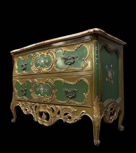 Commode sauteuse Vénitienne galbée style louis XV en bois doré et bois laqu