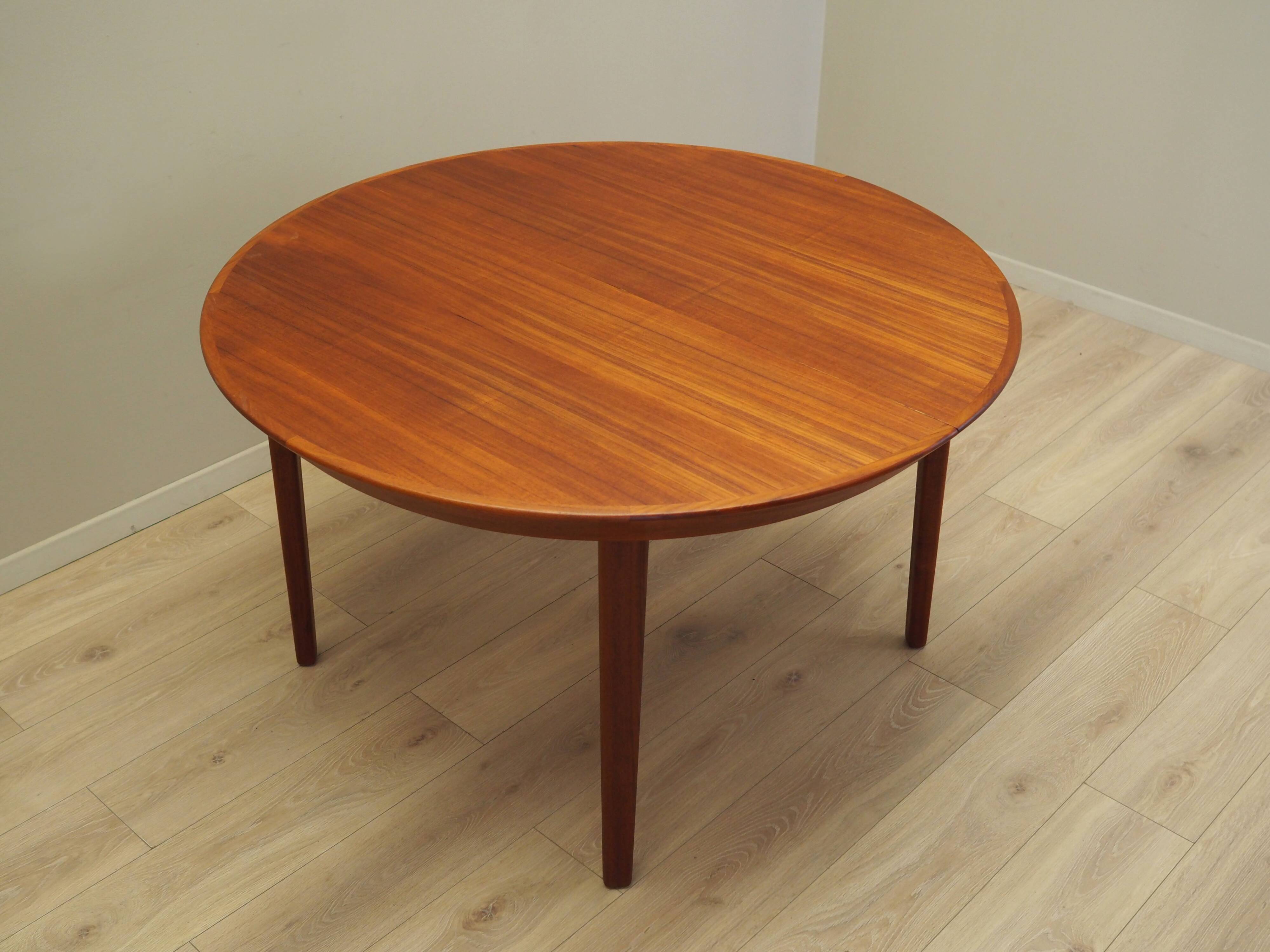 Round teak table, Danish design, 1960s, manufacturer: Gudme Møbelfabrik, de
