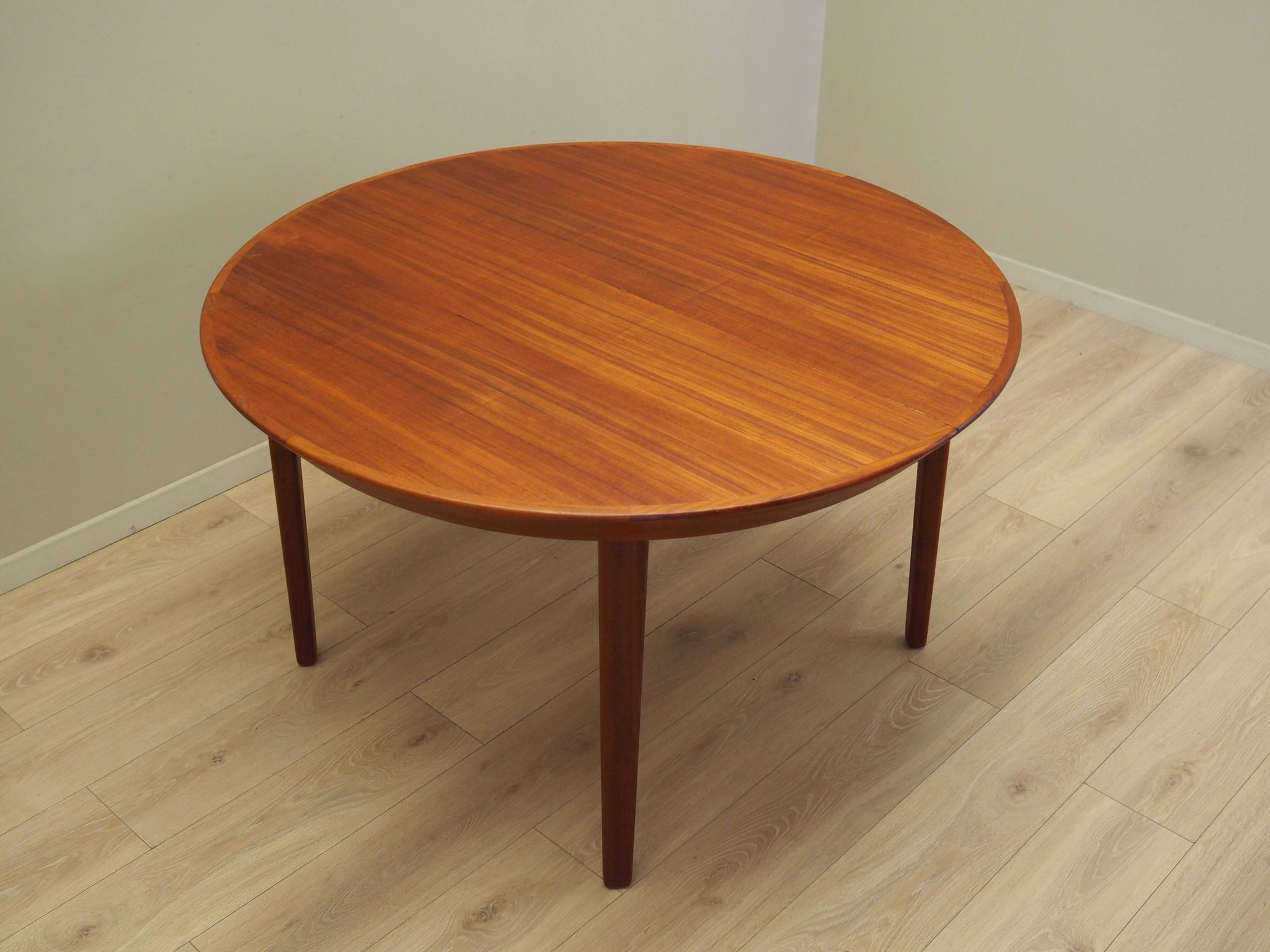 Round teak table, Danish design, 1960s, manufacturer: Gudme Møbelfabrik, de