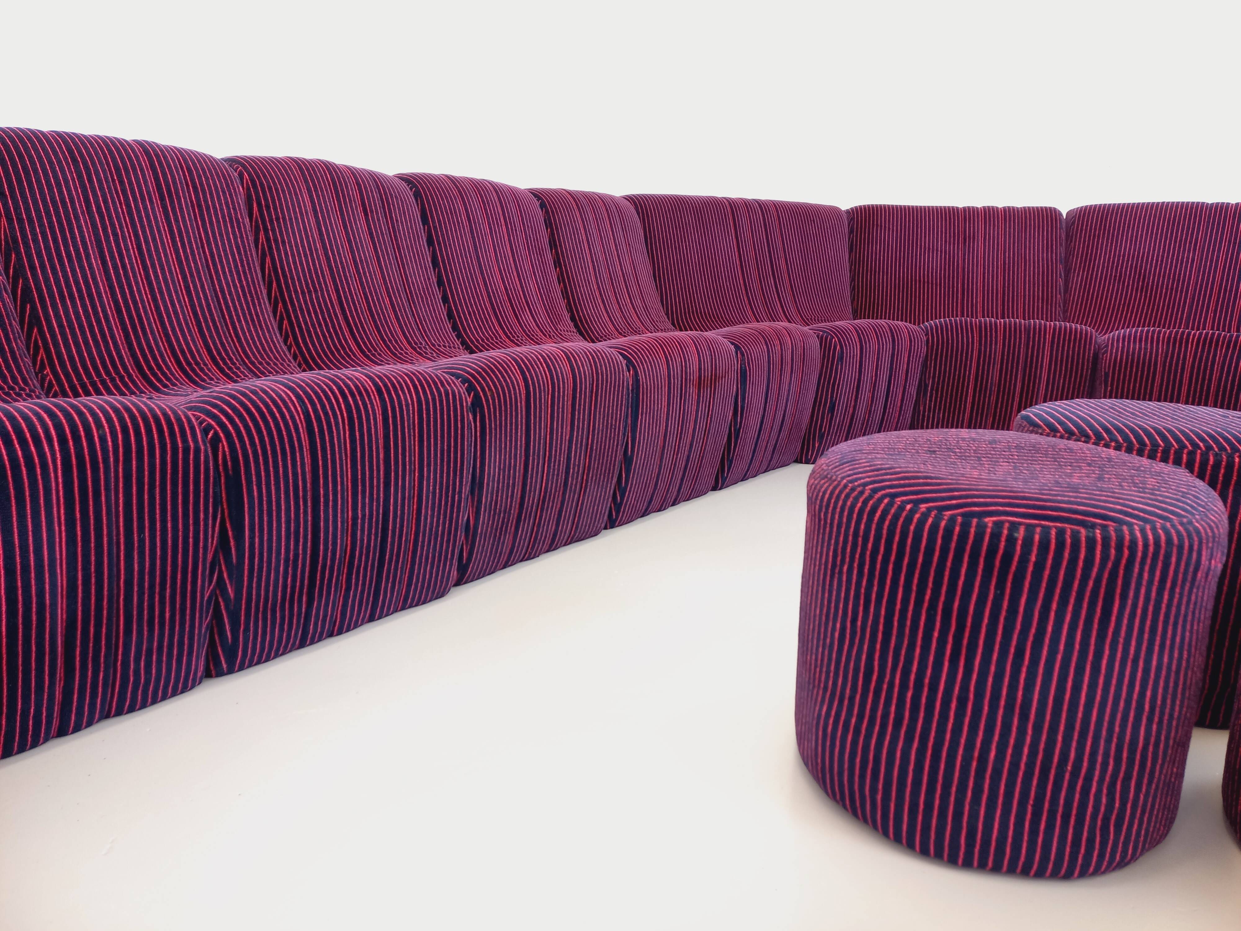 Vintage Snake modular sofa composed of 11 armchair modules and 3 velvet fabric poufs