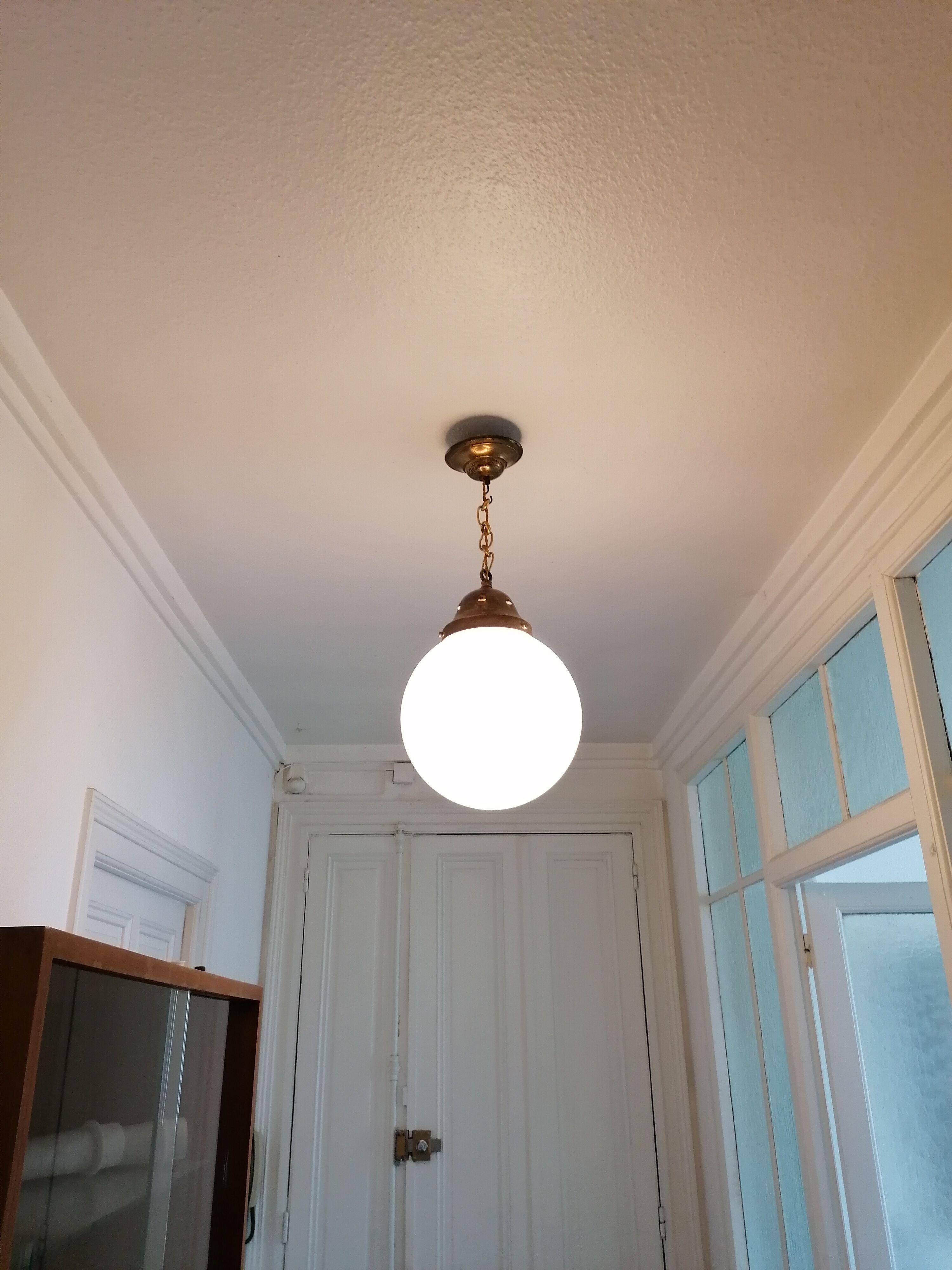 Suspension laiton et opaline début XXème
