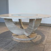 Table basse ronde travertin et vitre, Italie, 1970.