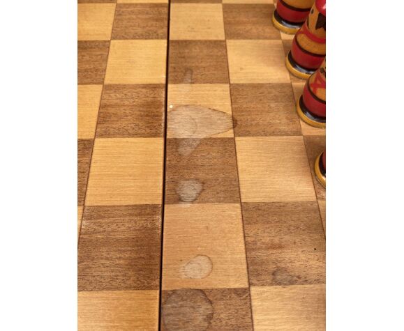 Jeu d'échecs polychrome, personnages en bois peint 1960