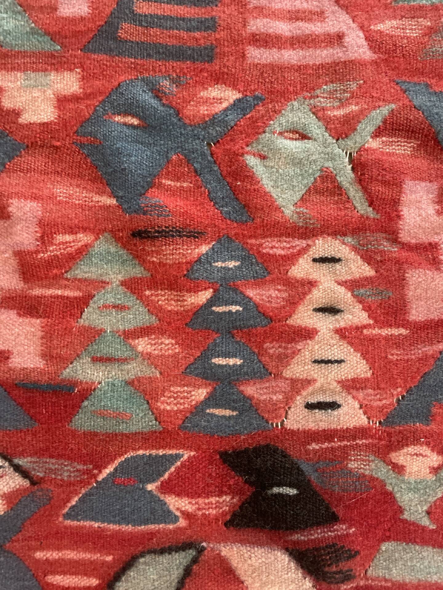 Tapis artisanal tissé main en laine et coton, motifs andins