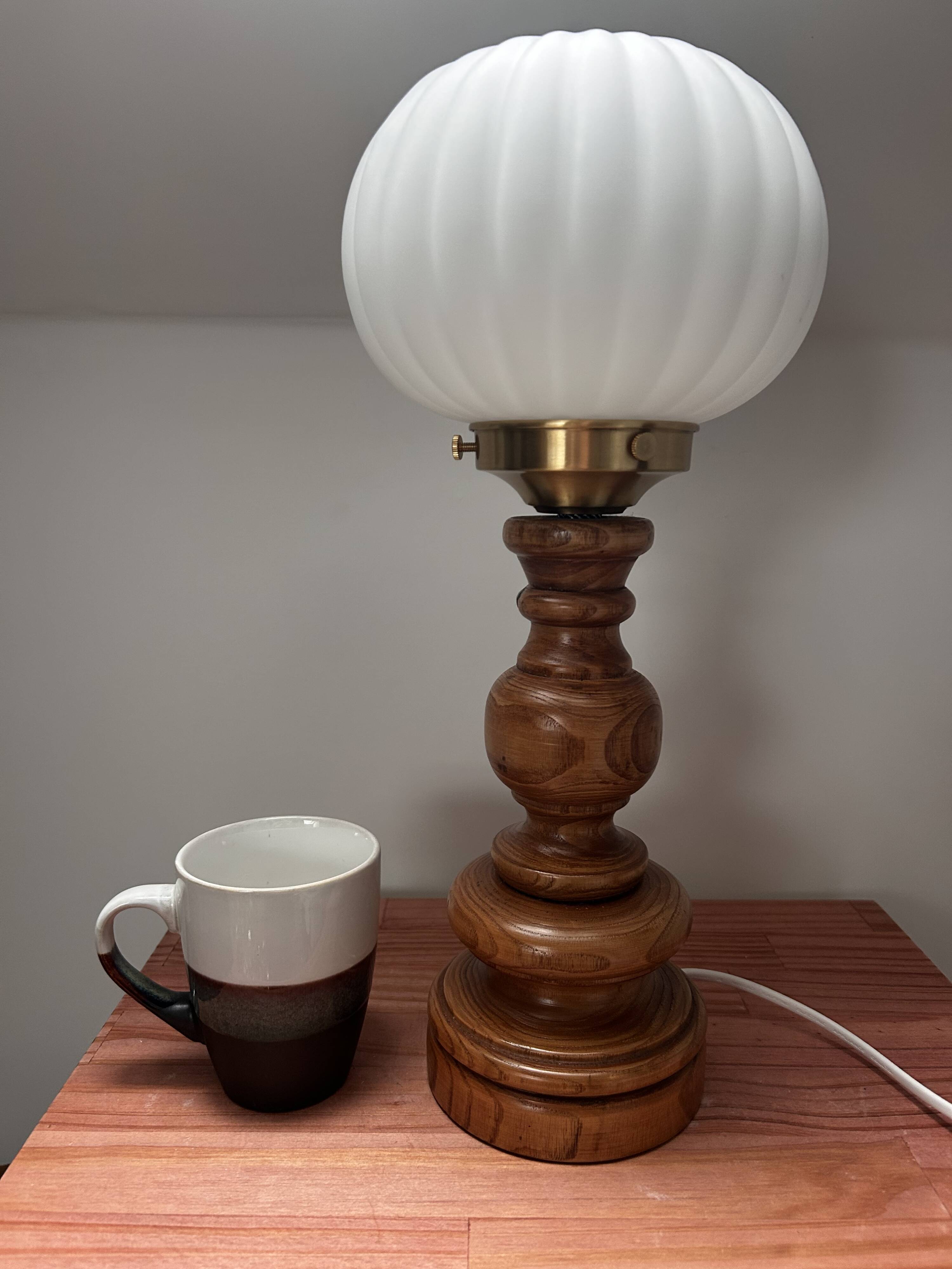 Lampe à poser pied vintage globe plissé