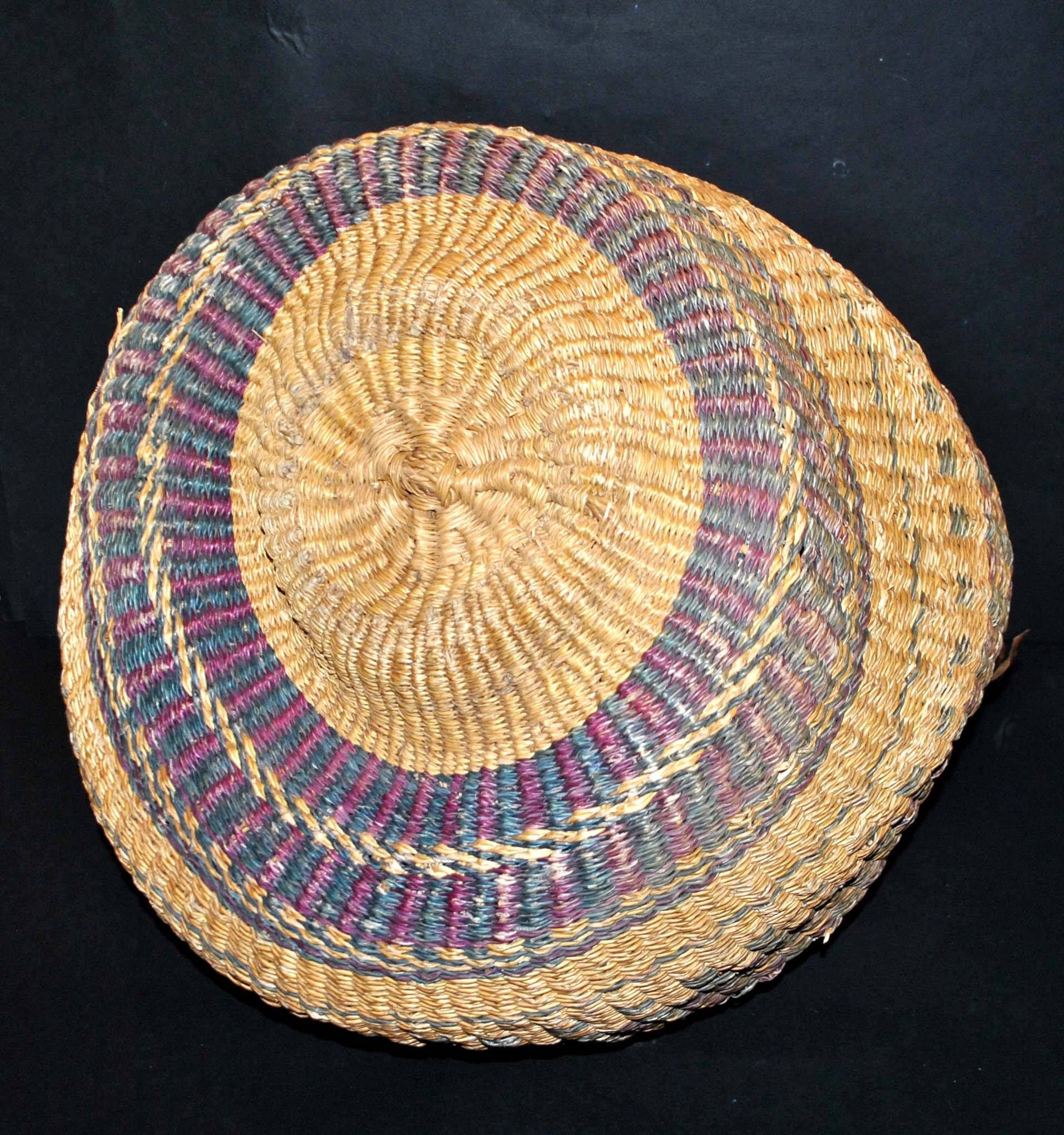 Vintage round basket in woven straw and leather - ethnic decorative ball basket