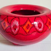 Vase tripode céramique à l'émail rouge vif vintage