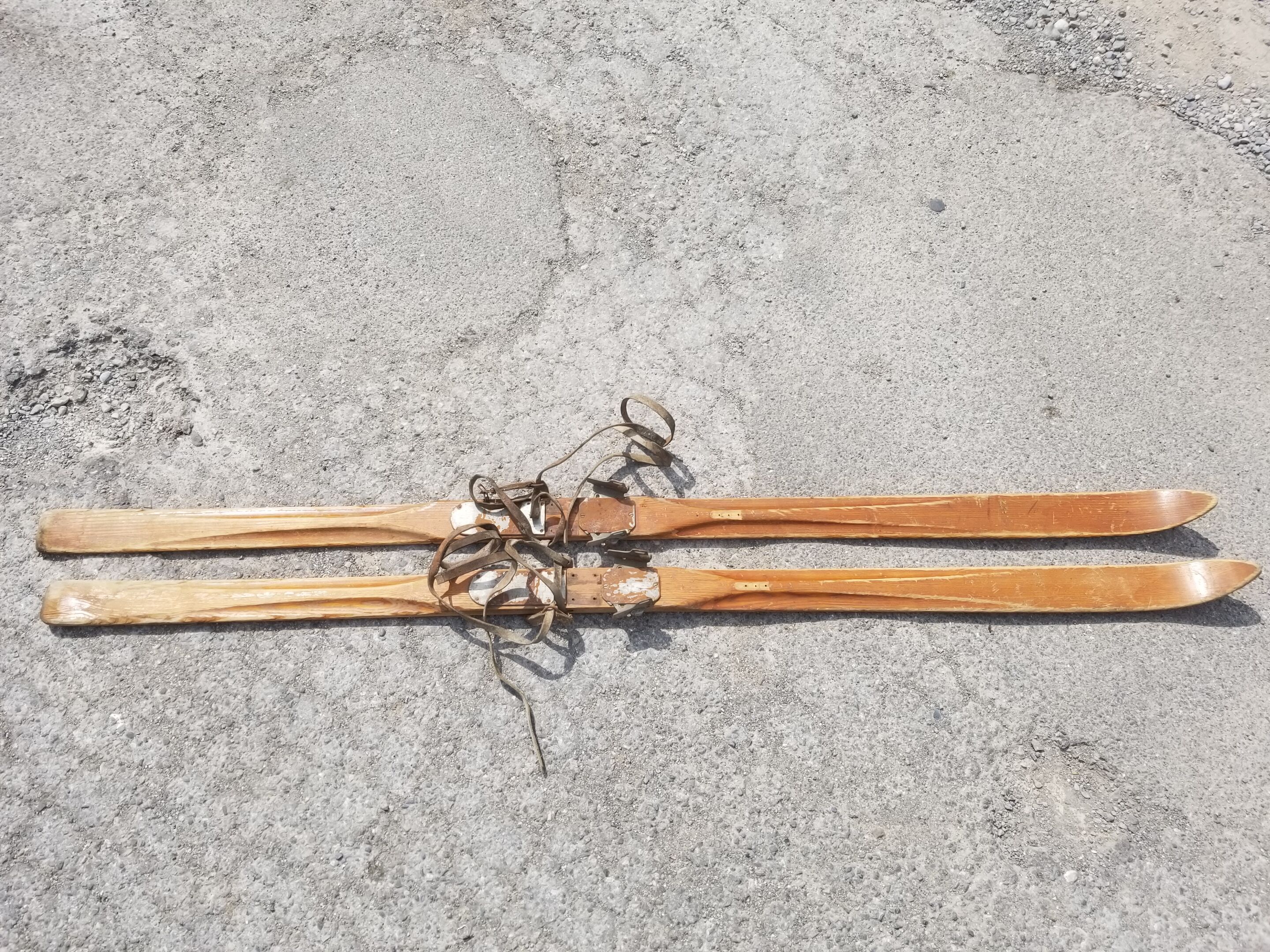 Ancienne paire de ski en bois - vintage