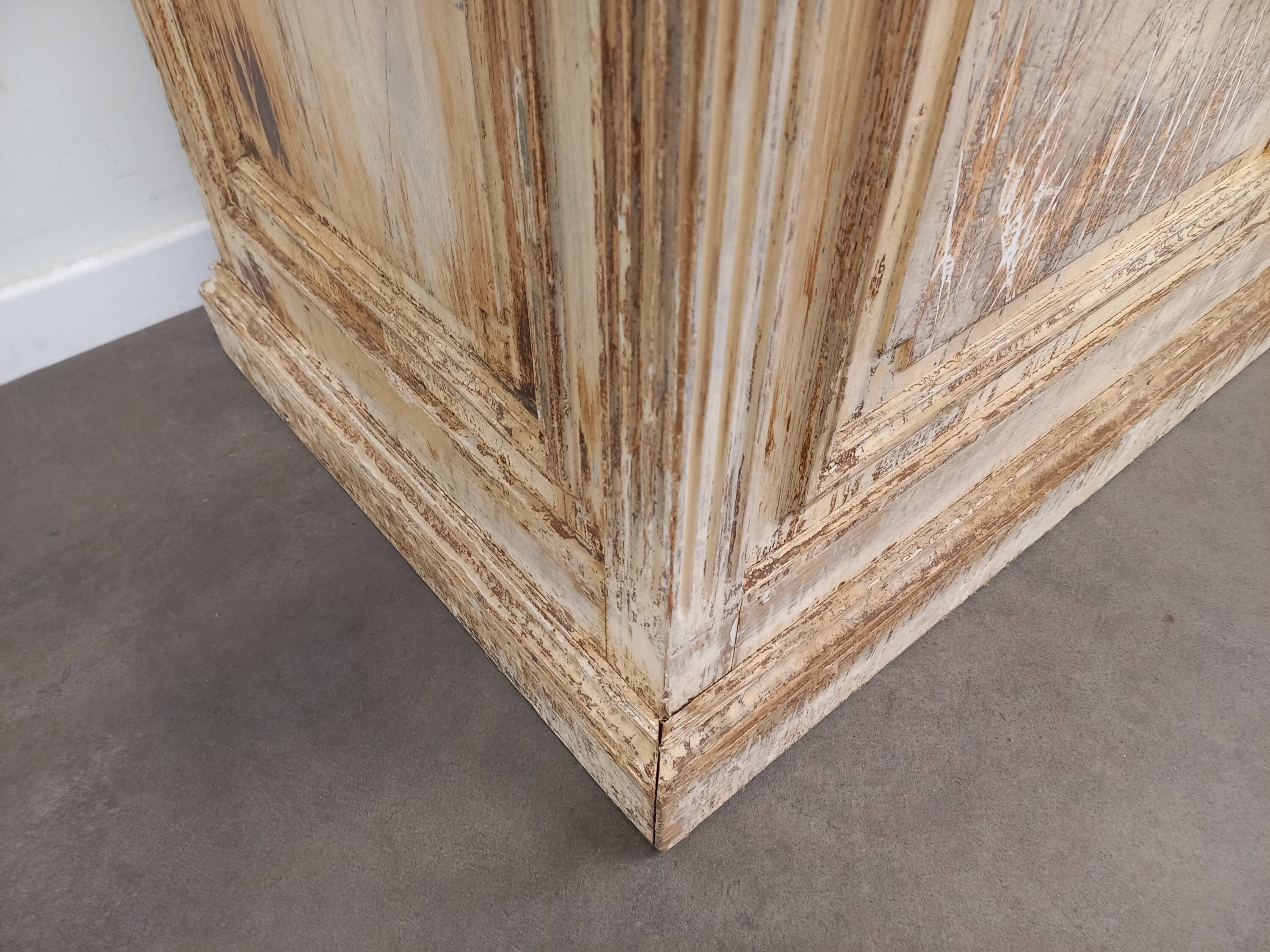 patinated store bank