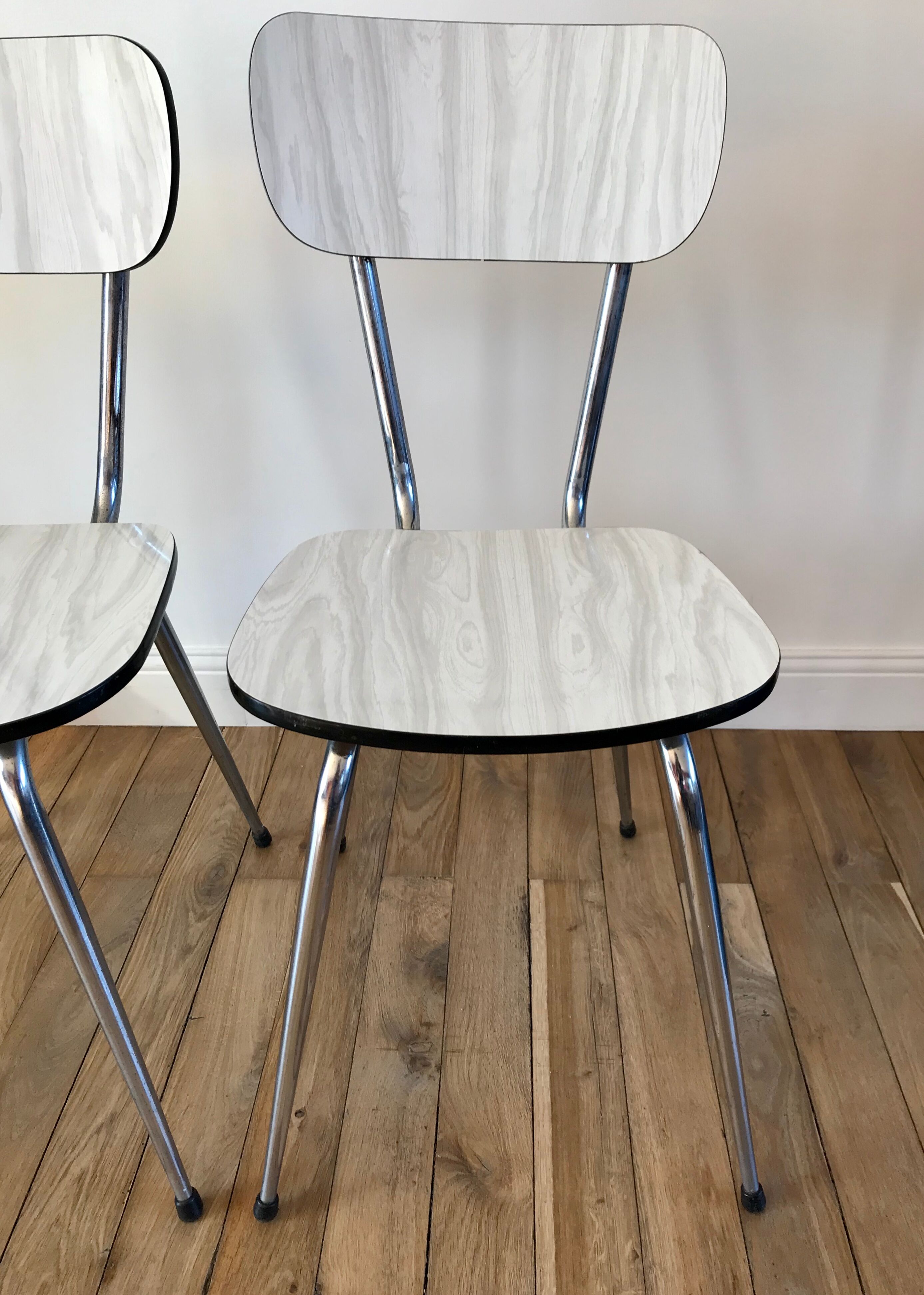Duo of white formica chairs marble effect 70s