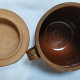 Terracotta pot with lid