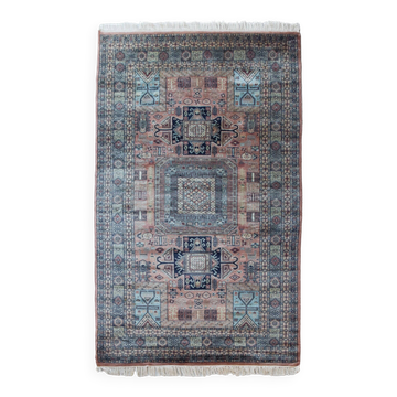 Tapis vintage fait à la main
