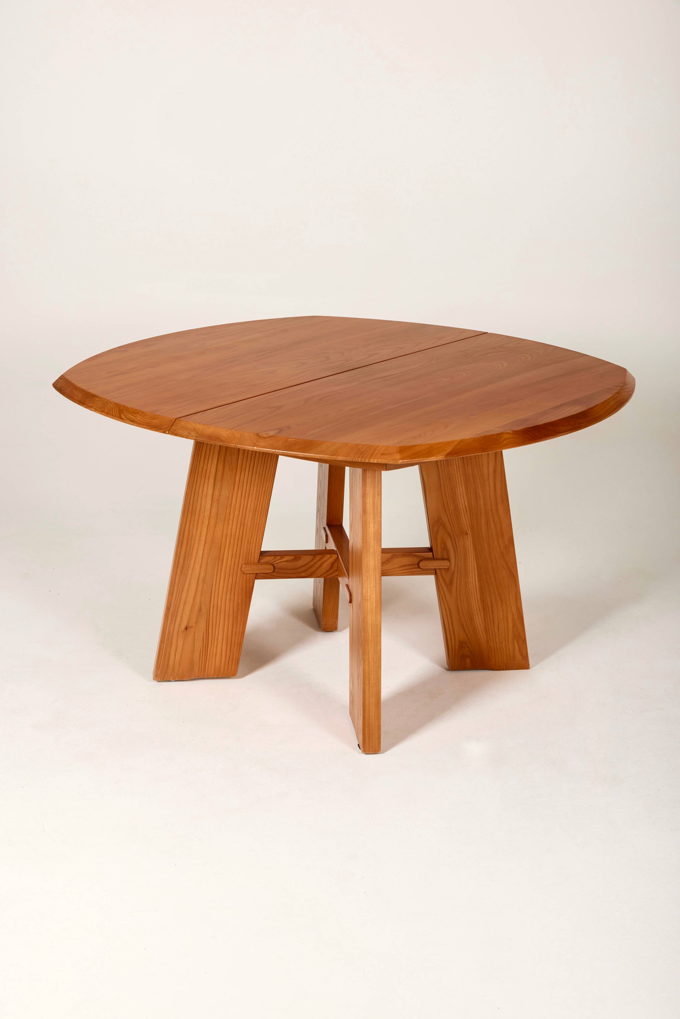 Table  de salle à manger en orme, 1970s