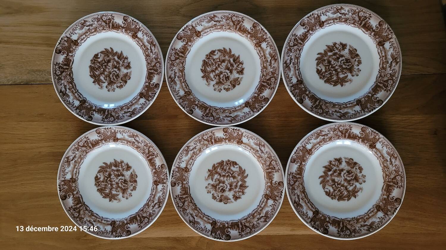 6 assiettes à dessert en opaline