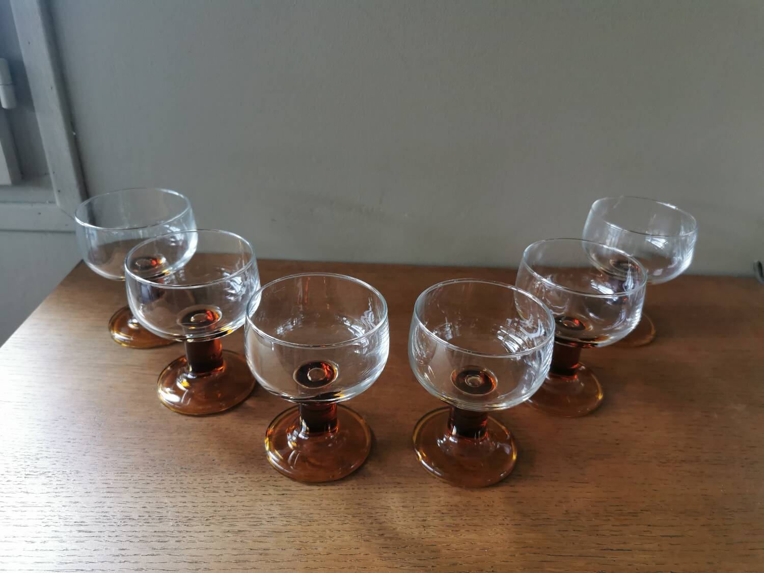 Set of 6 vintage Champagne glasses, amber base