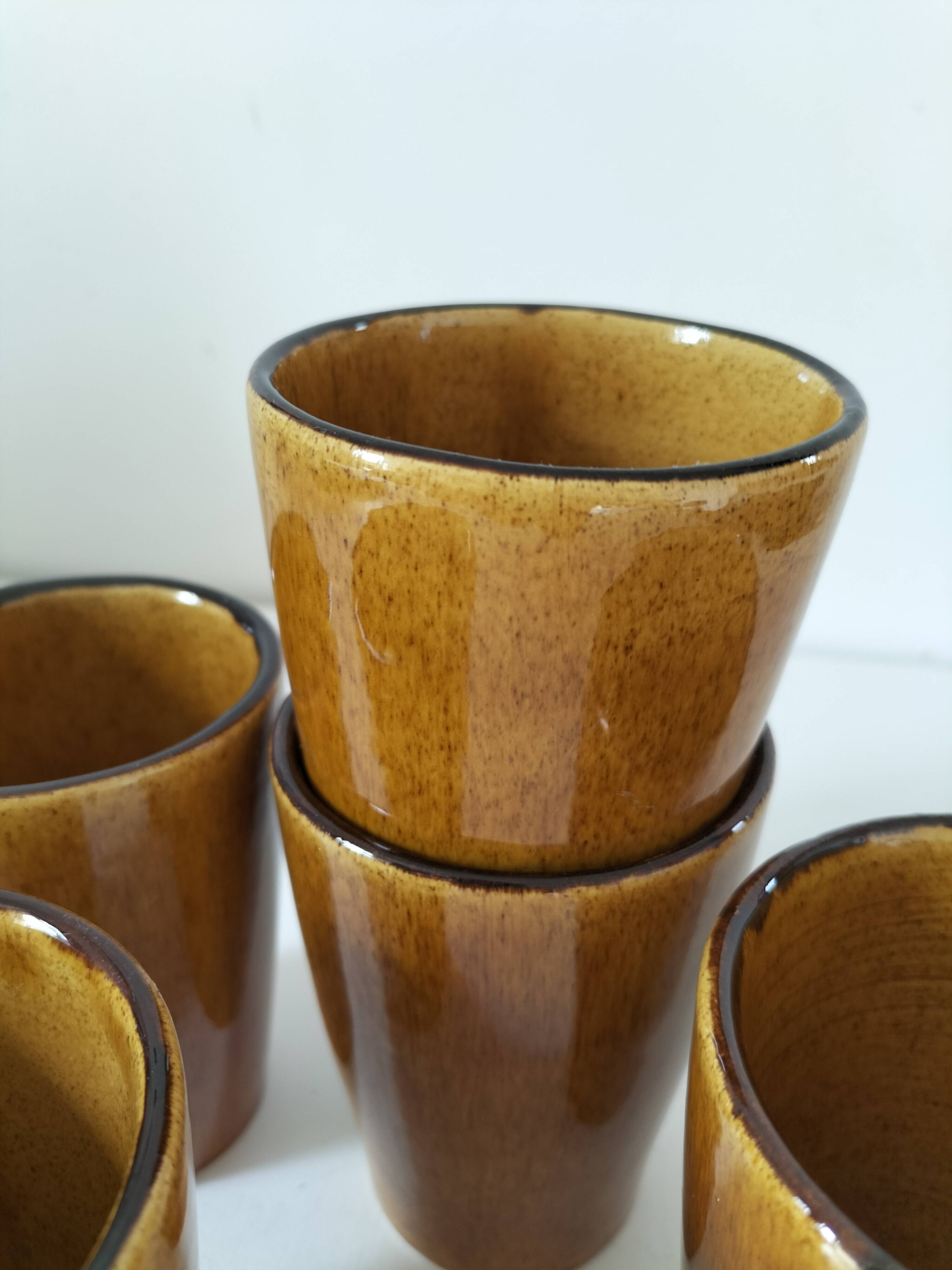 5 vintage caramel glazed stoneware cups, 70s crafts