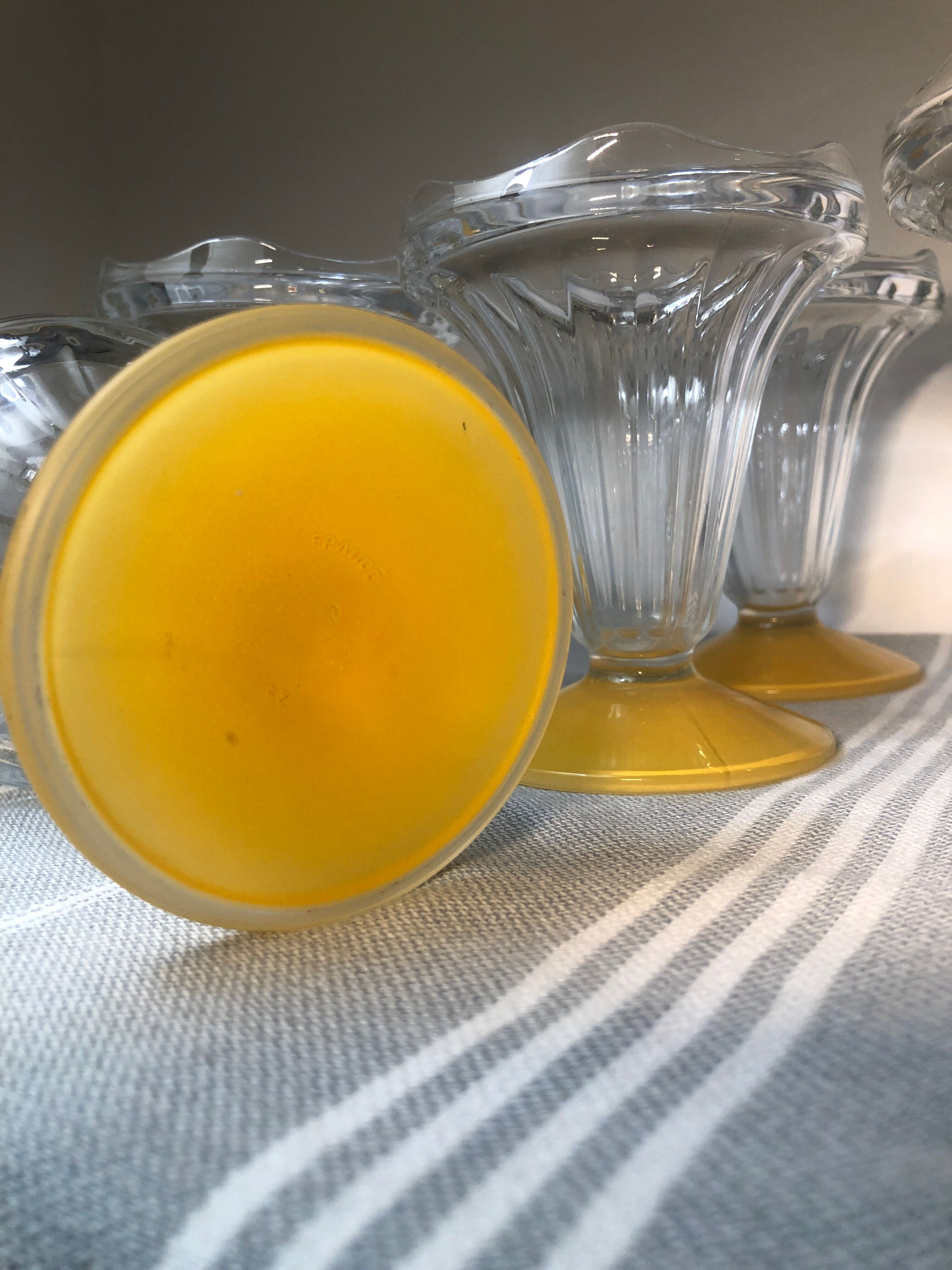 Set of 5 frosted yellow vintage ice cups
