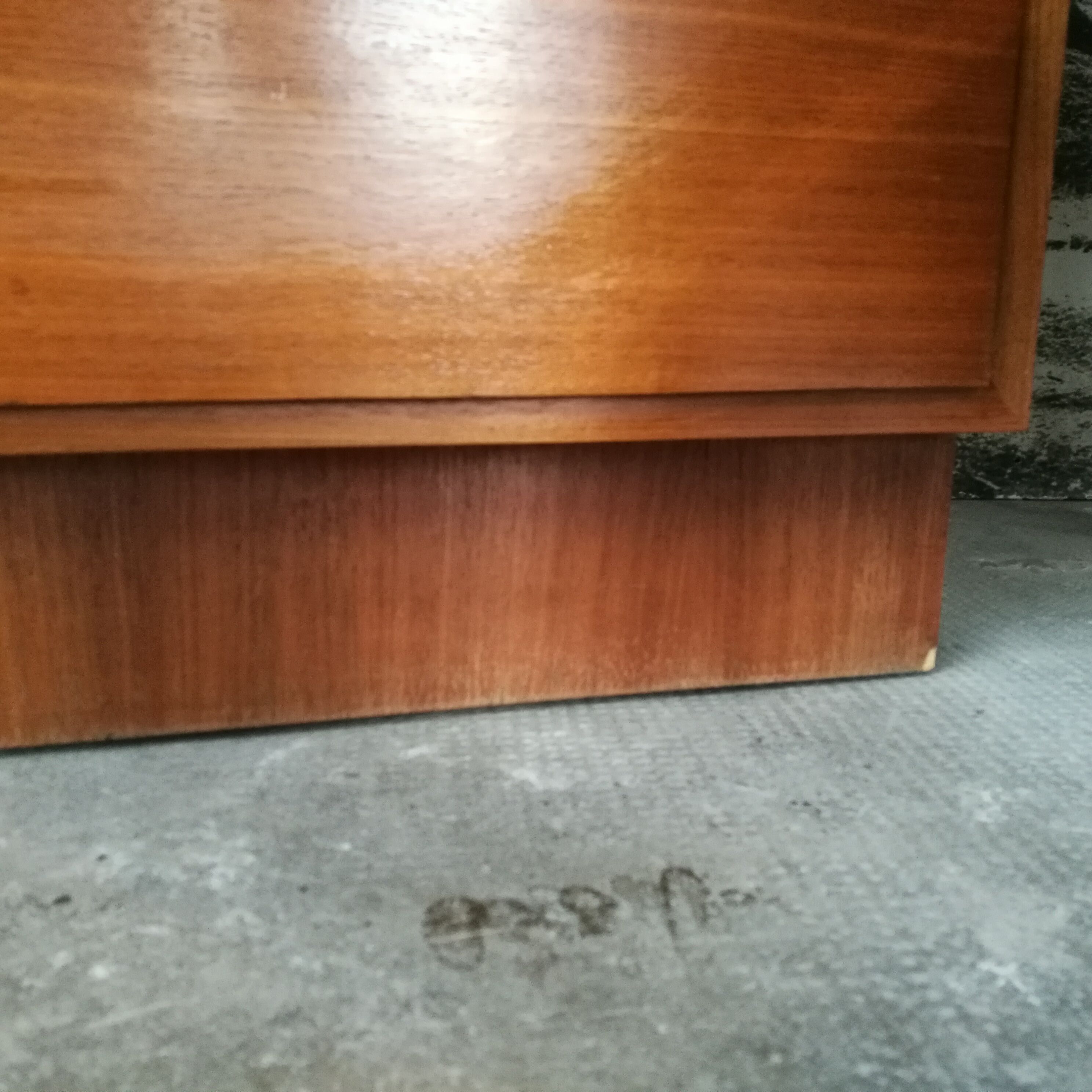 Modernist-style box buffet