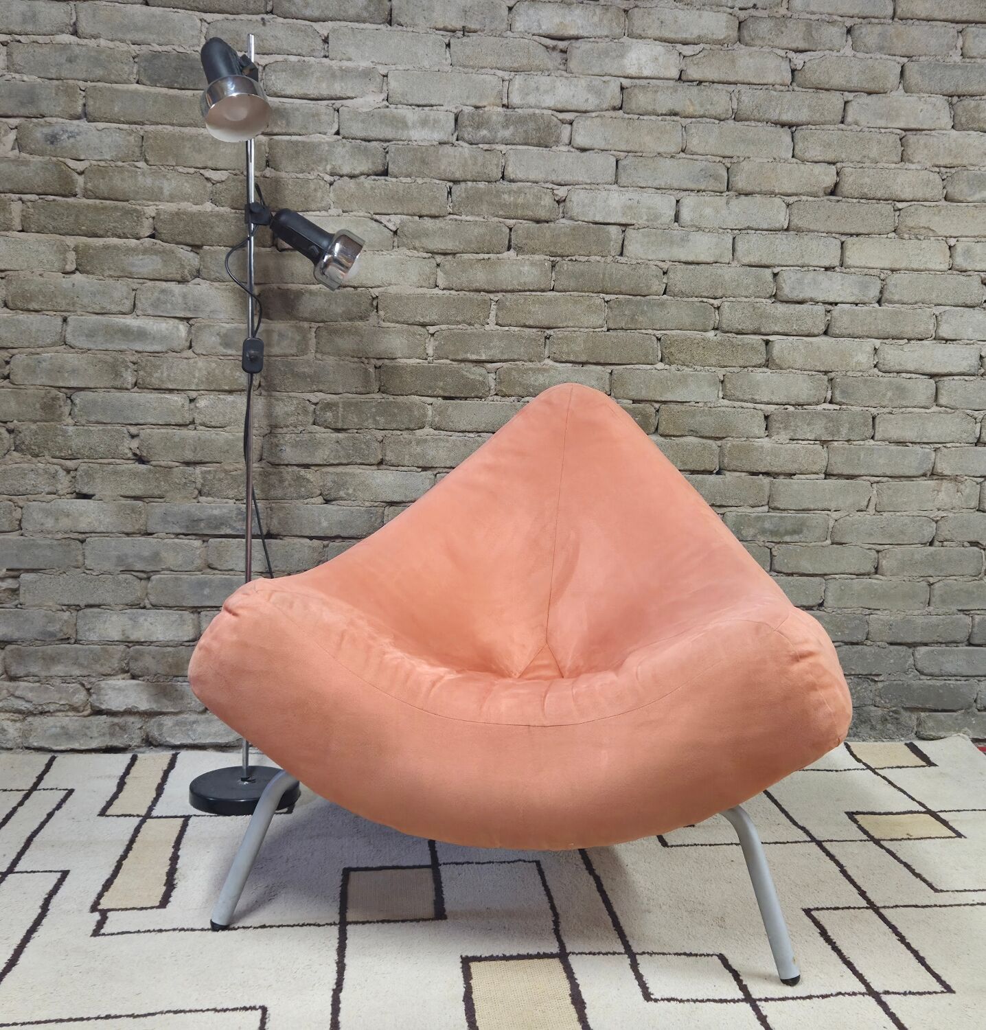 Fauteuil triangle vintage "Escapade " design cocon années 70'.