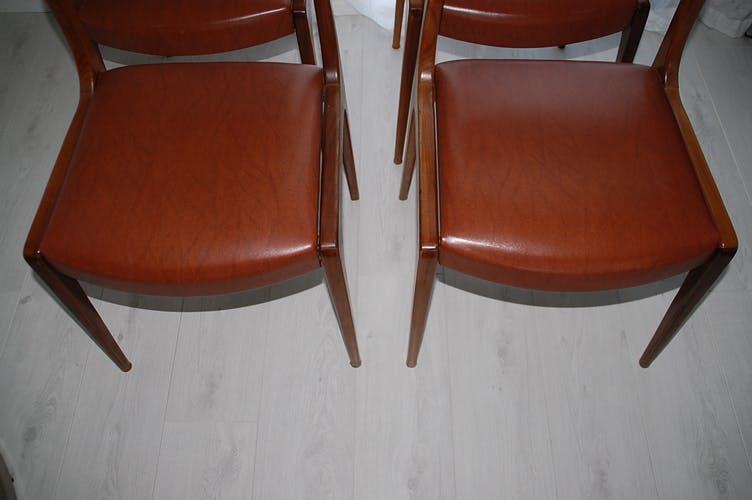 Suite de 4 chaises scandinaves des années 60